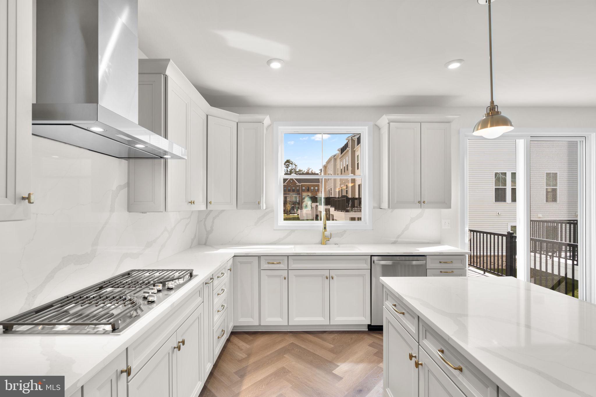 42123 PICASSO SQUARE