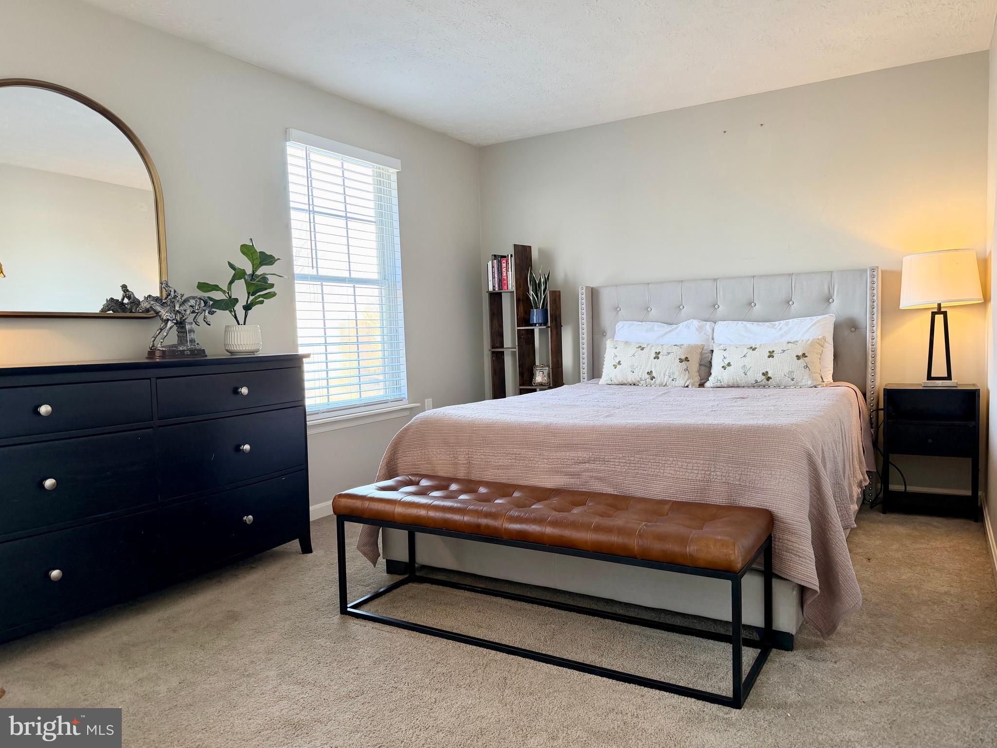 1011 NELSON COURT NE