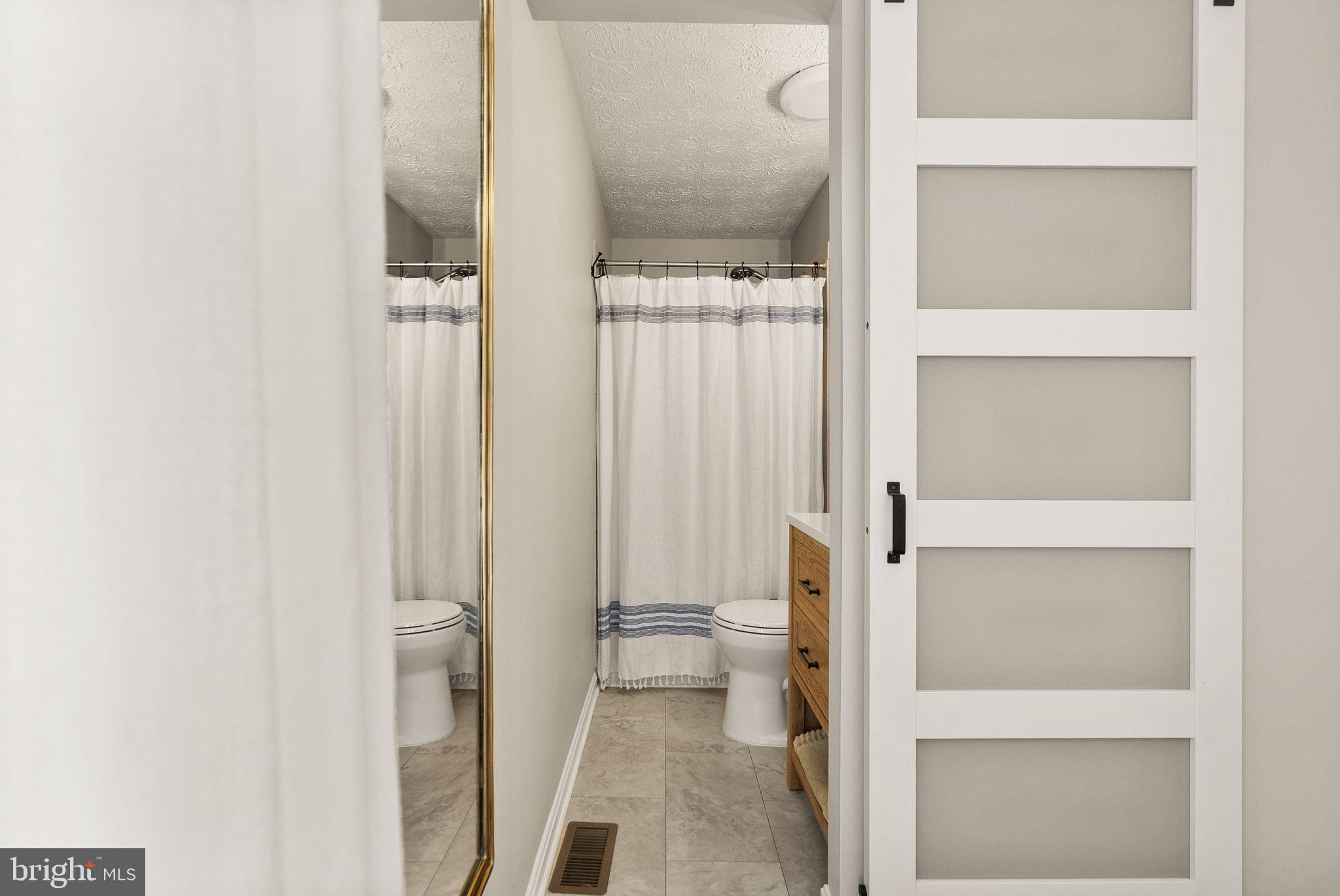 1011 NELSON COURT NE