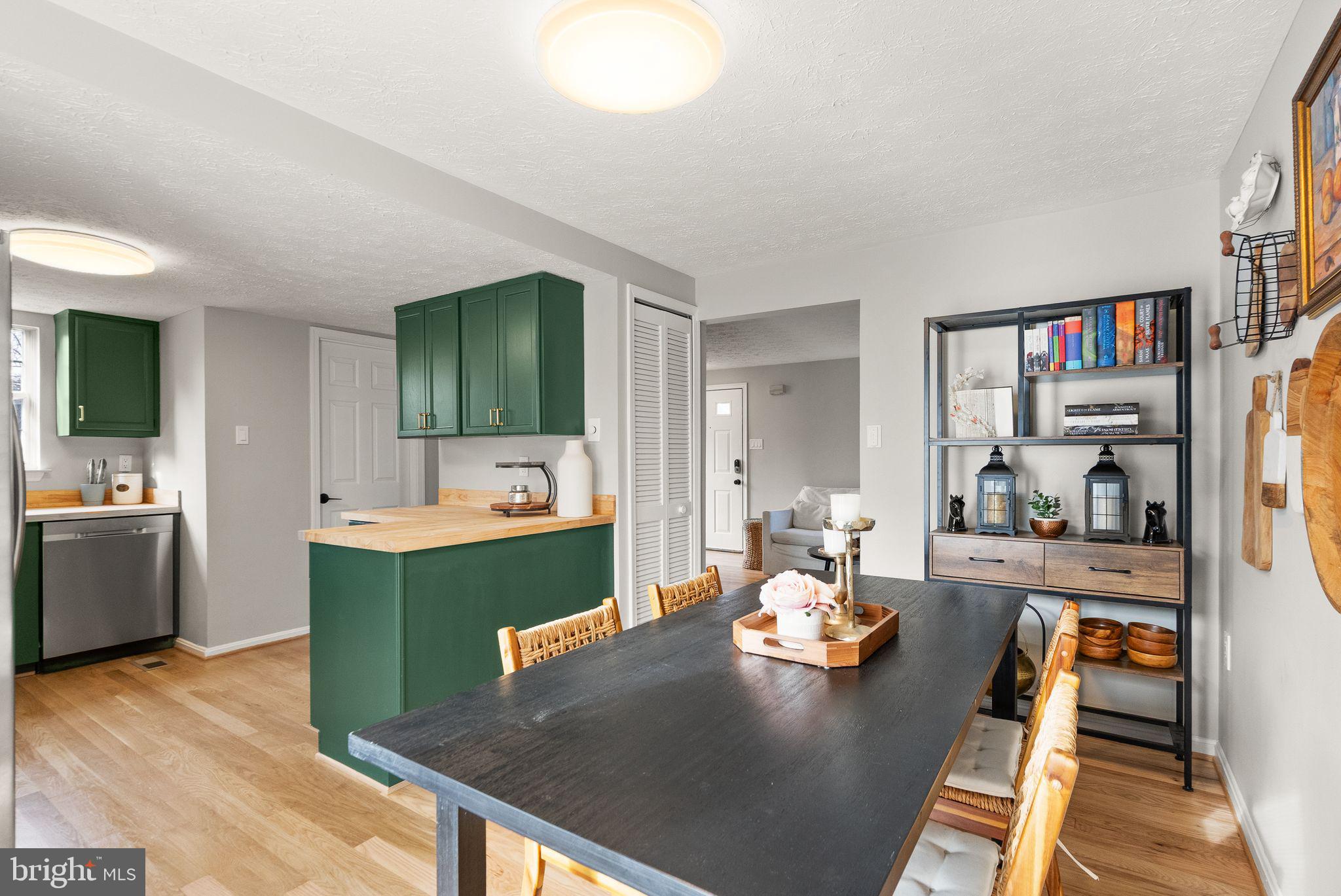 1011 NELSON COURT NE