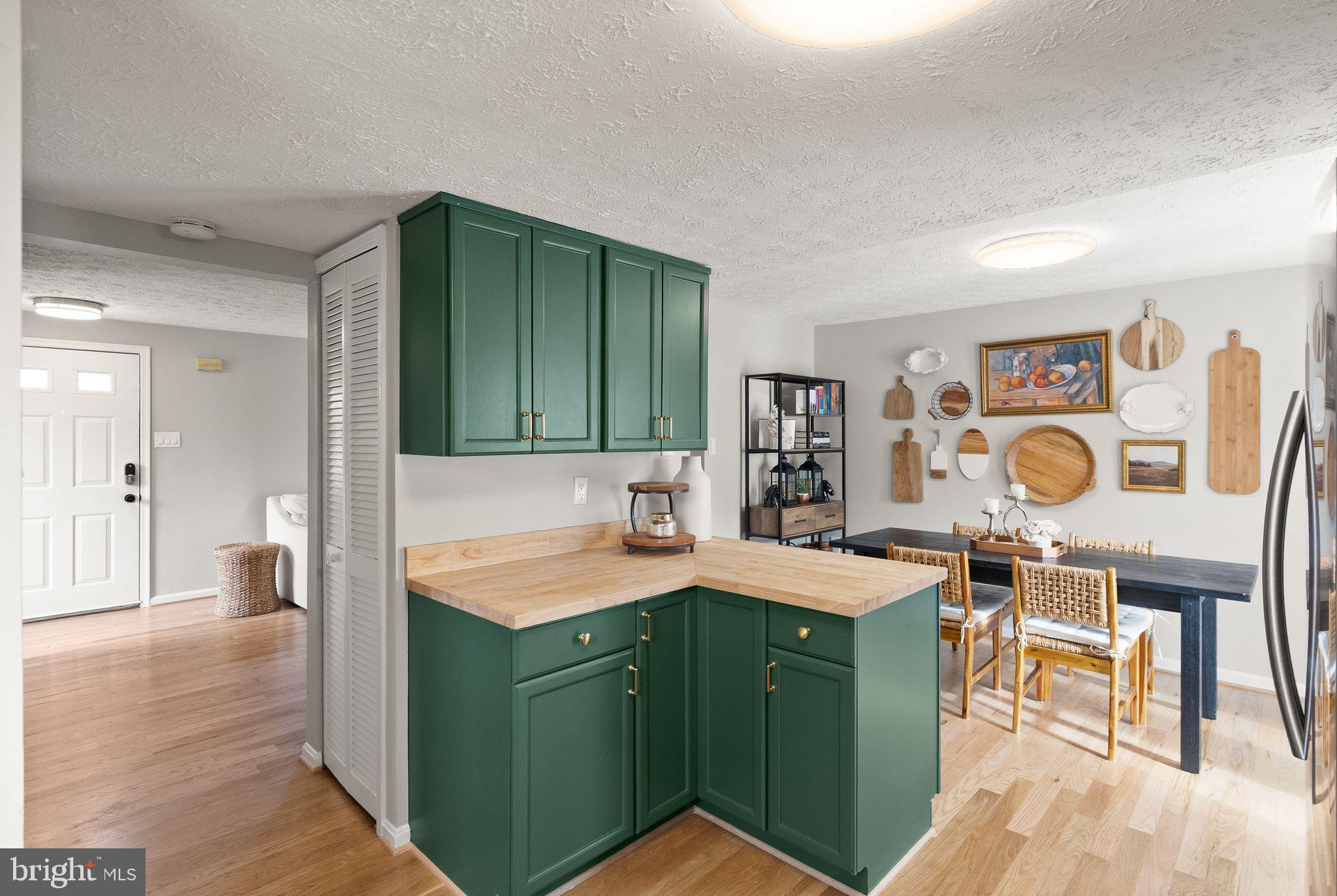 1011 NELSON COURT NE