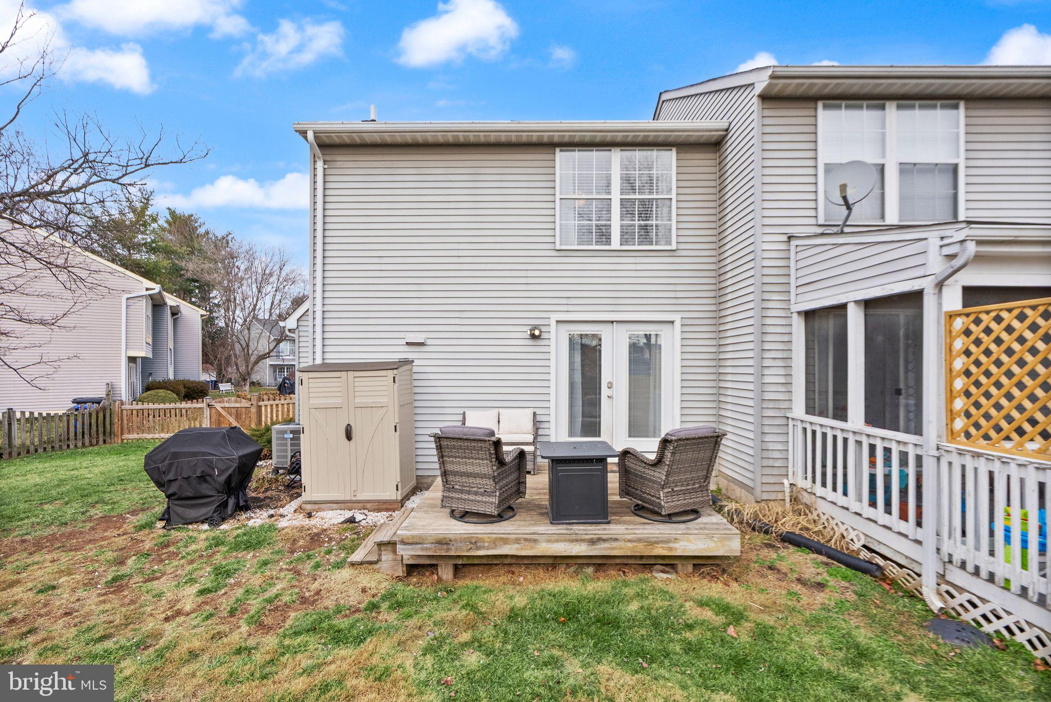 1011 NELSON COURT NE