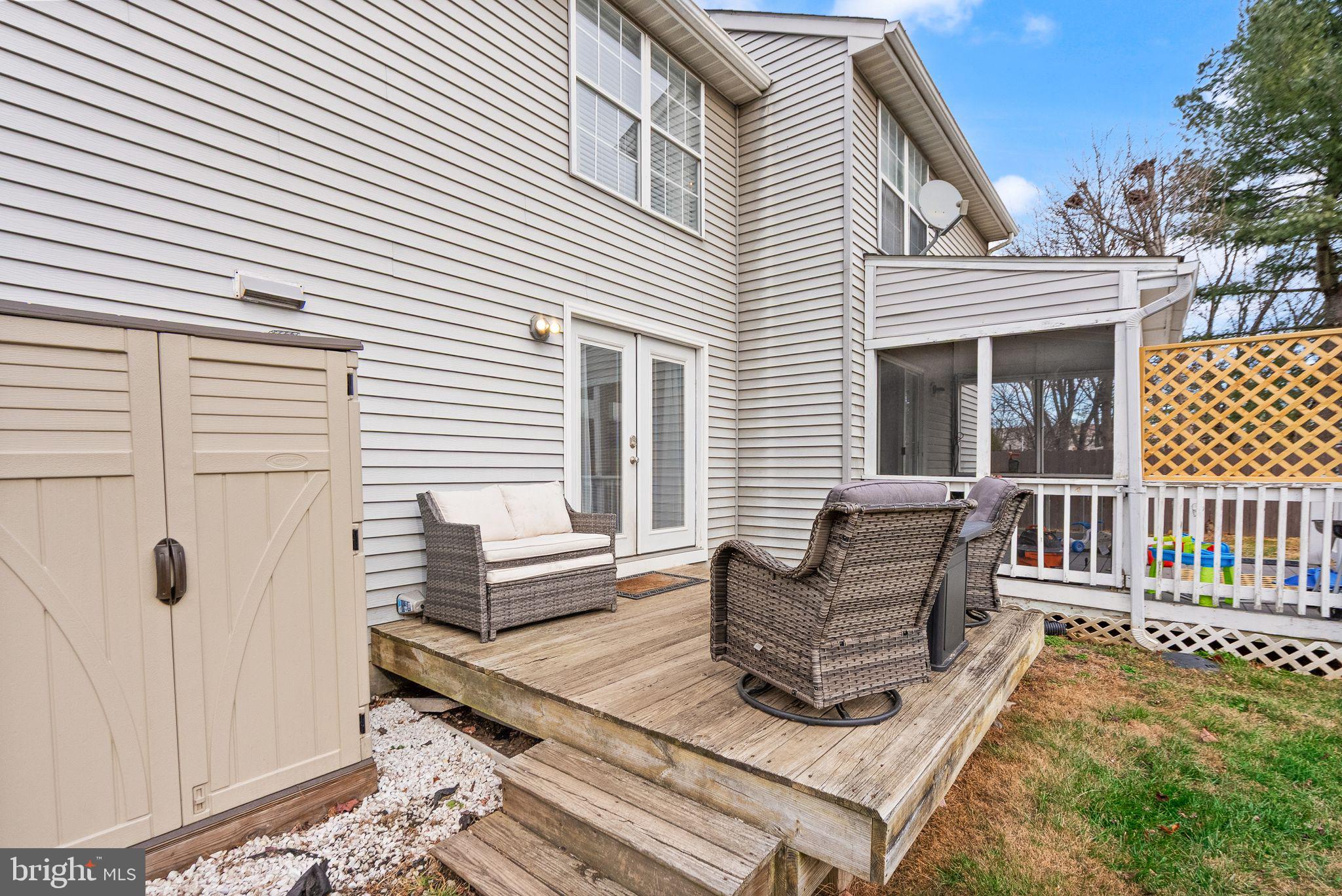 1011 NELSON COURT NE