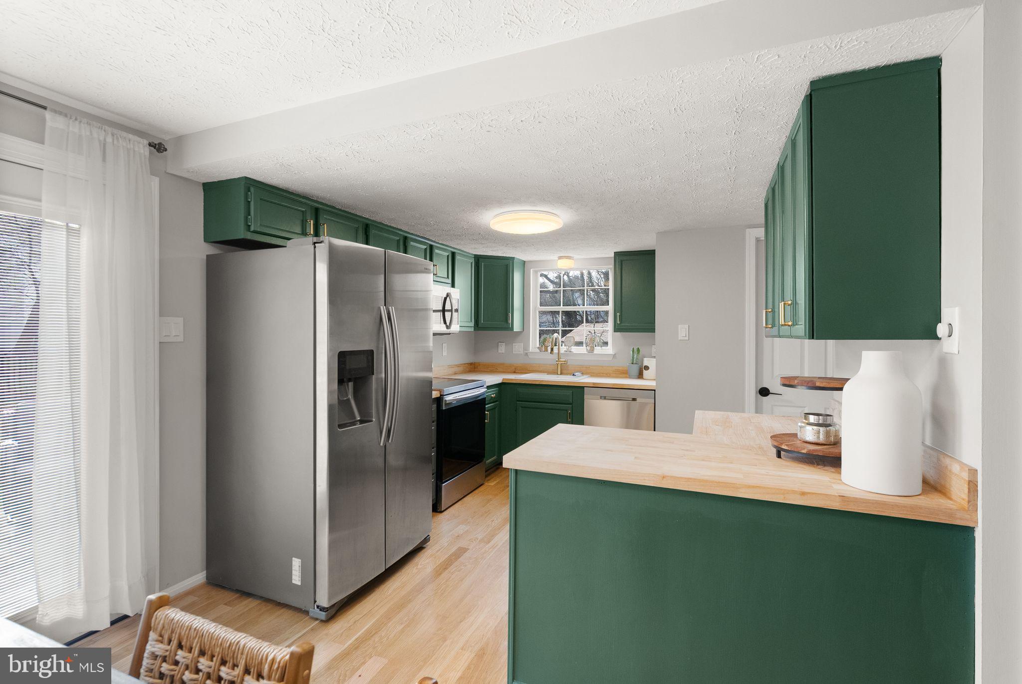 1011 NELSON COURT NE