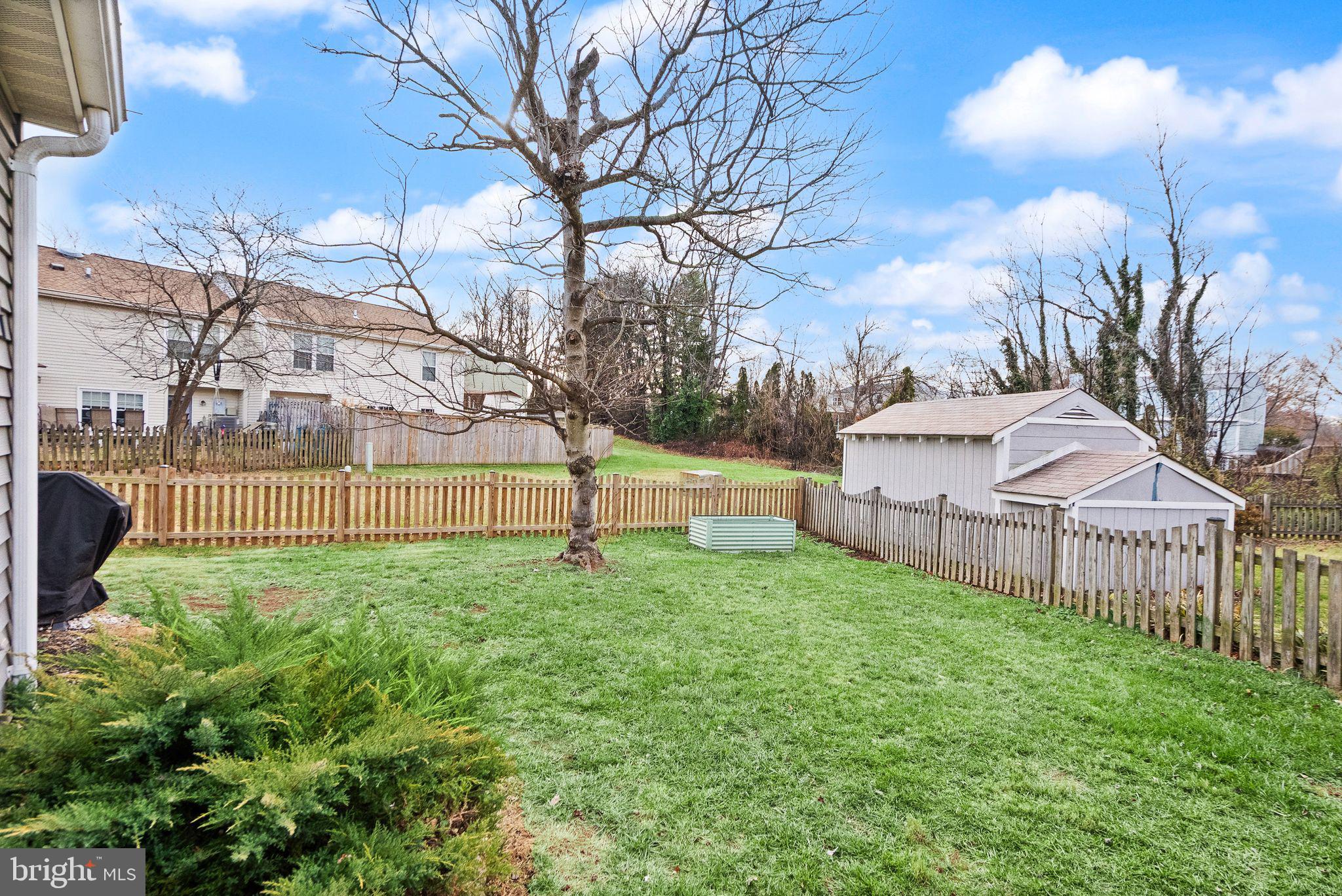 1011 NELSON COURT NE