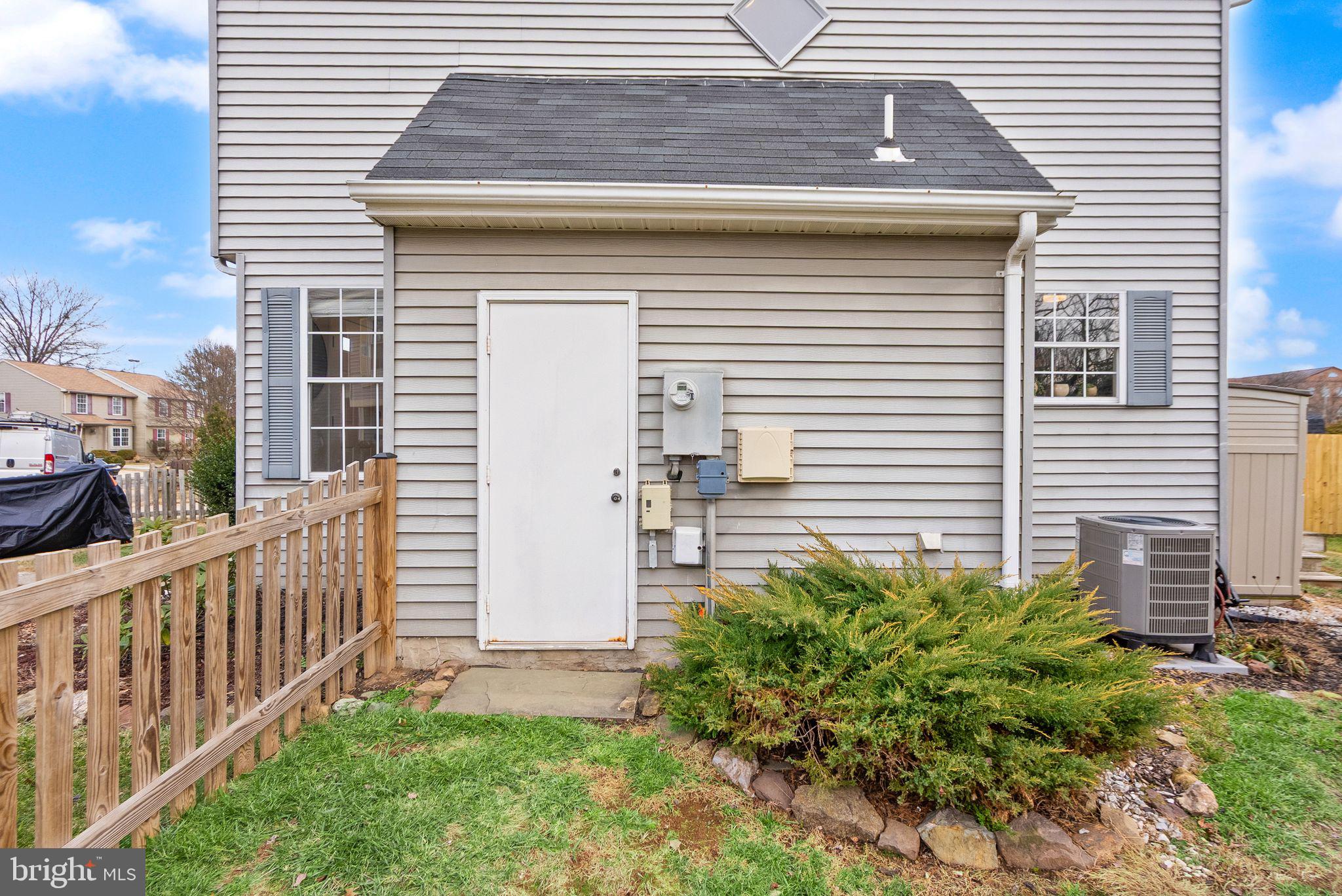 1011 NELSON COURT NE