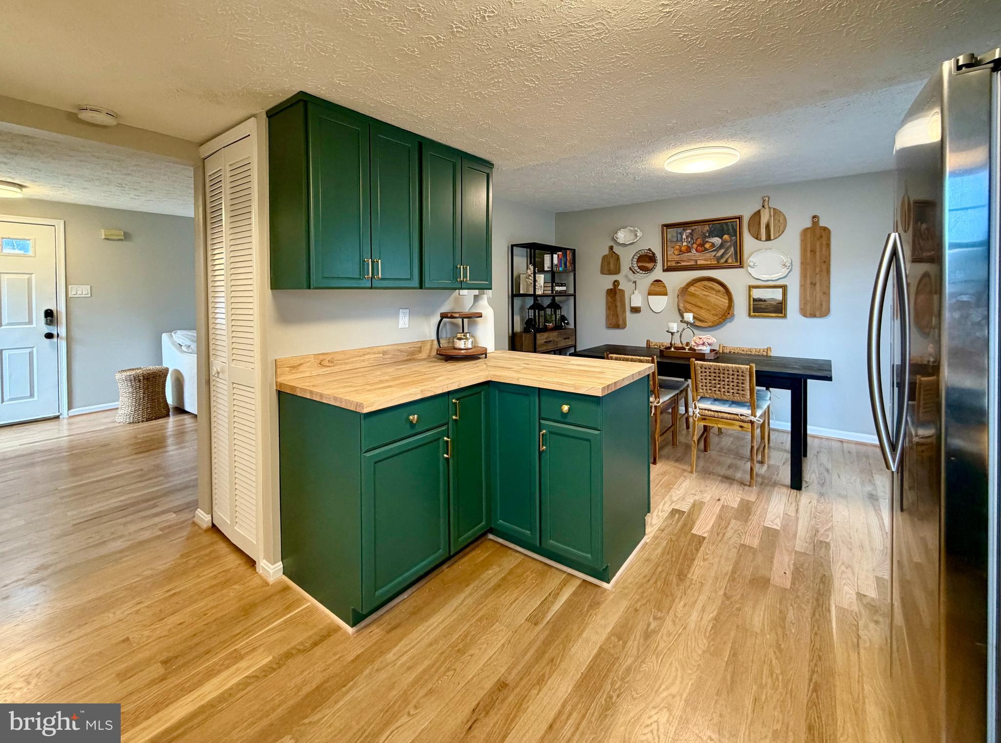 1011 NELSON COURT NE