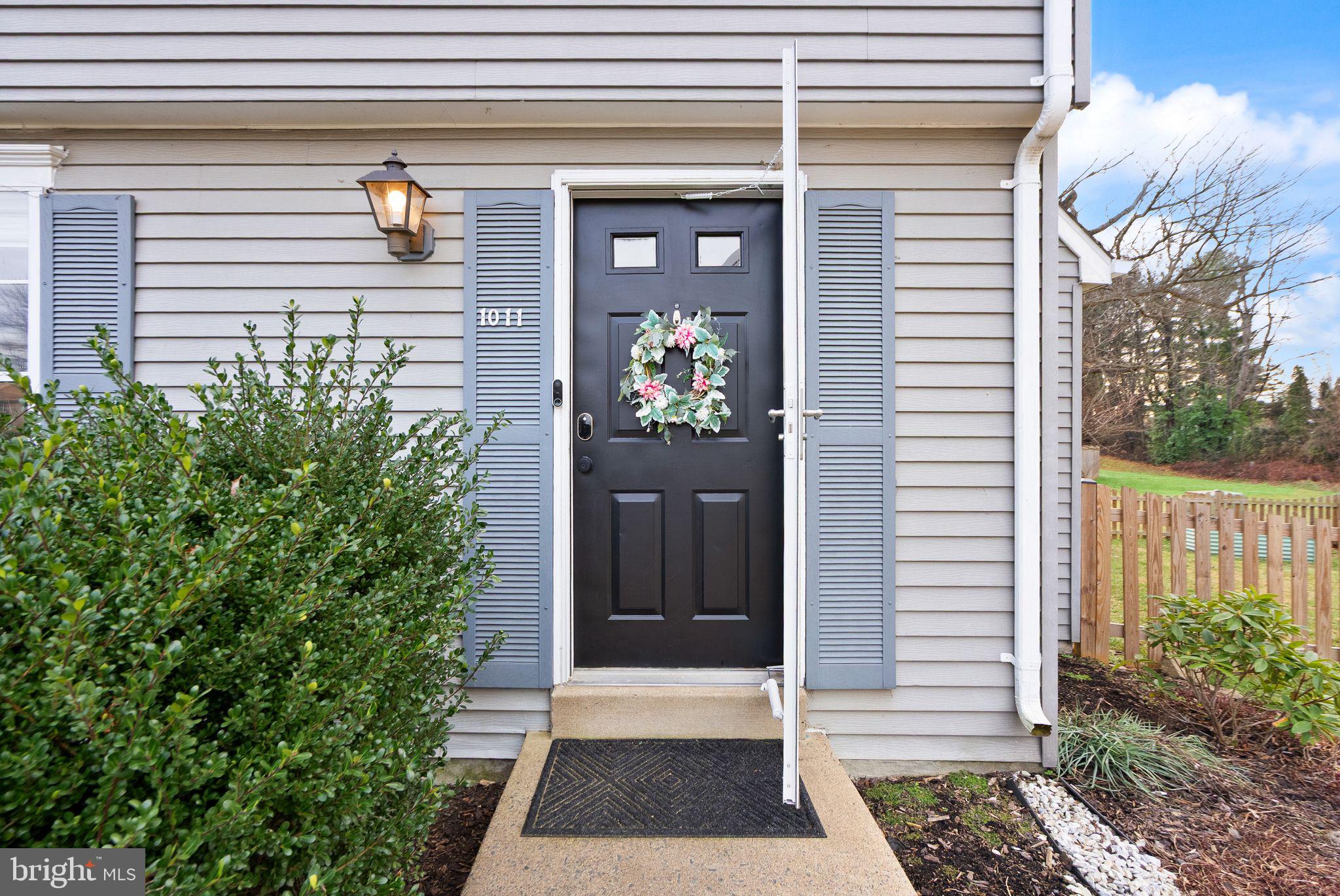 1011 NELSON COURT NE