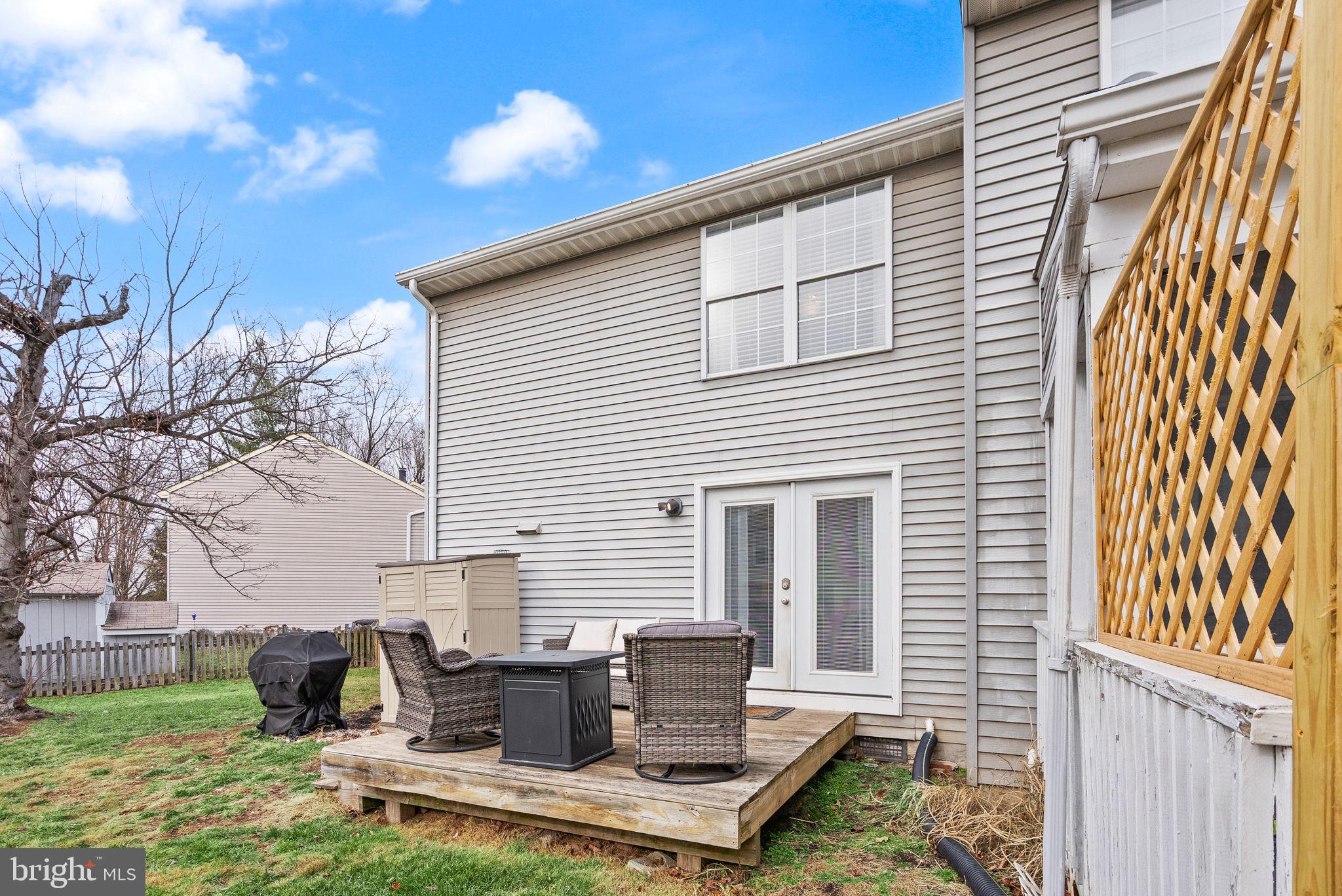 1011 NELSON COURT NE