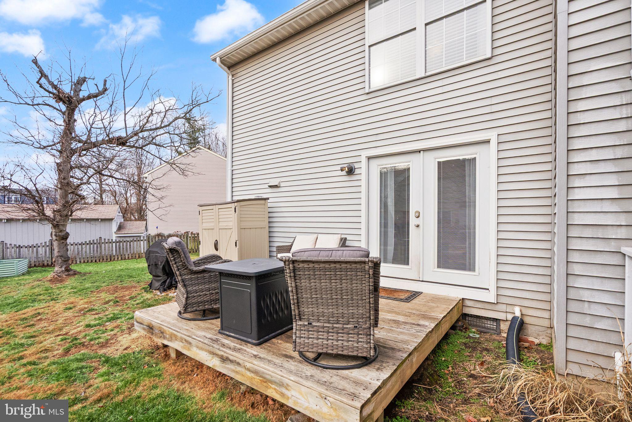 1011 NELSON COURT NE