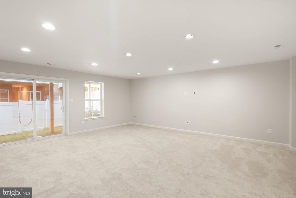41688 MCMONAGLE SQUARE