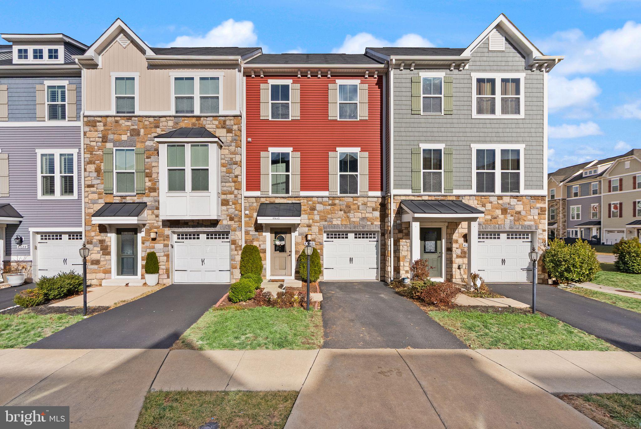 41688 MCMONAGLE SQUARE