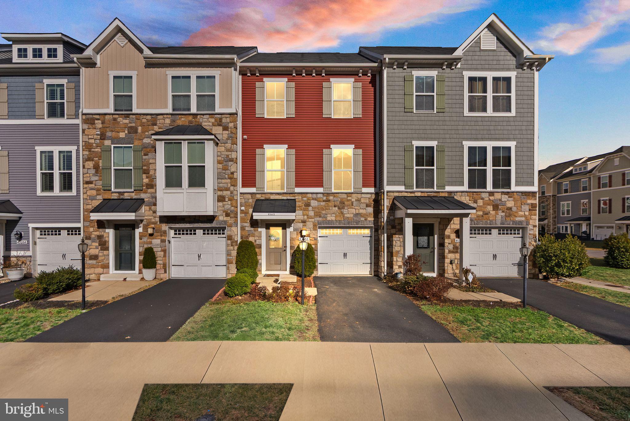 41688 MCMONAGLE SQUARE