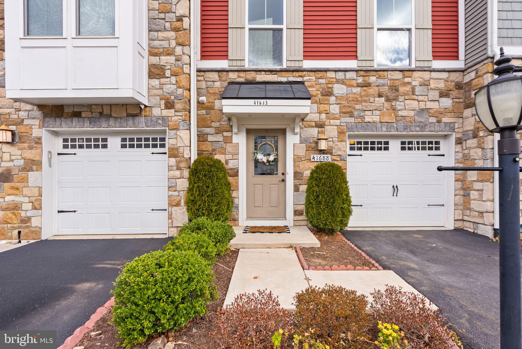 41688 MCMONAGLE SQUARE