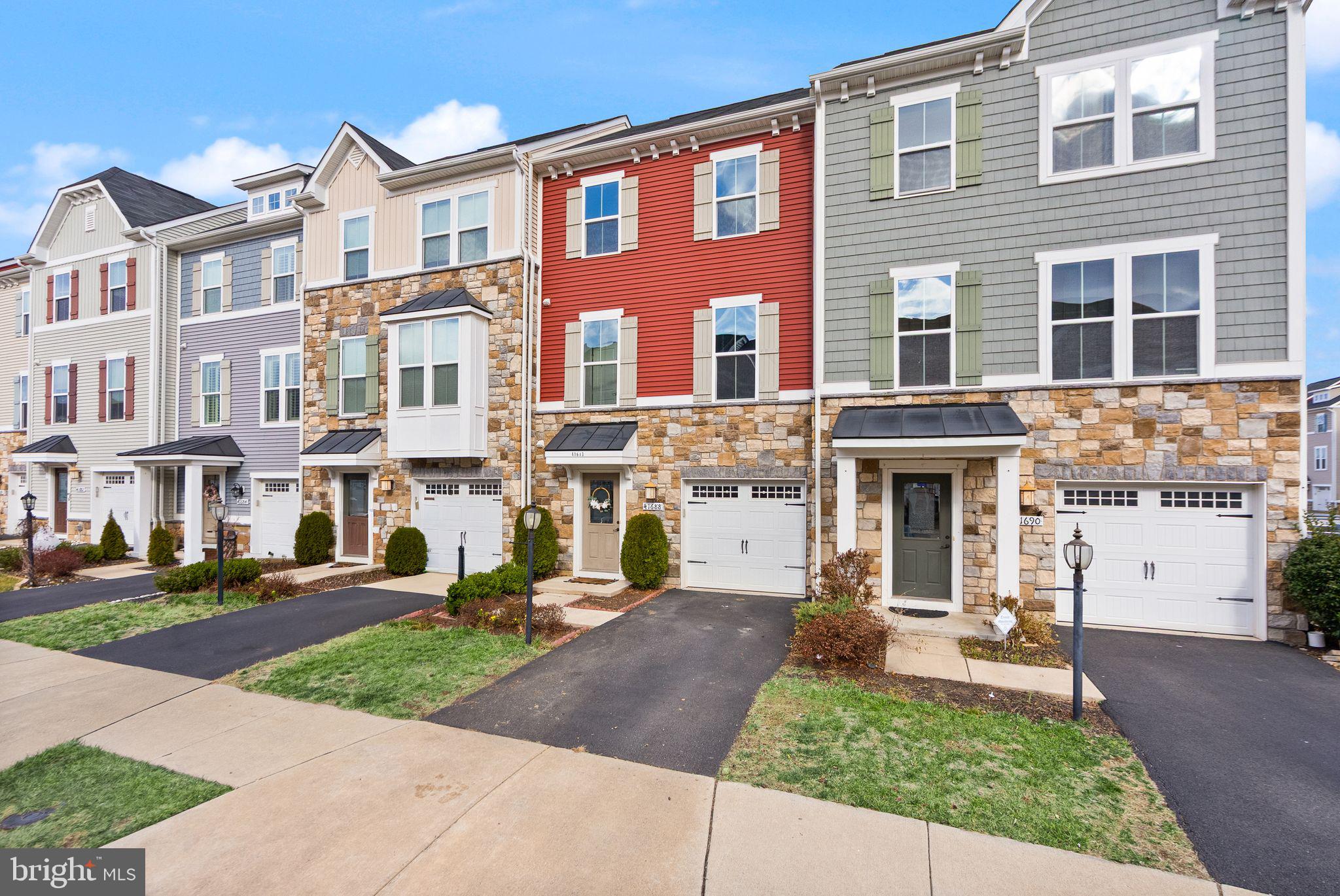 41688 MCMONAGLE SQUARE