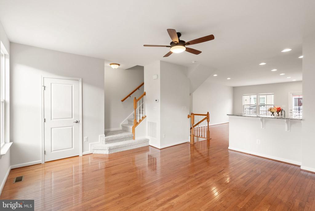 41688 MCMONAGLE SQUARE