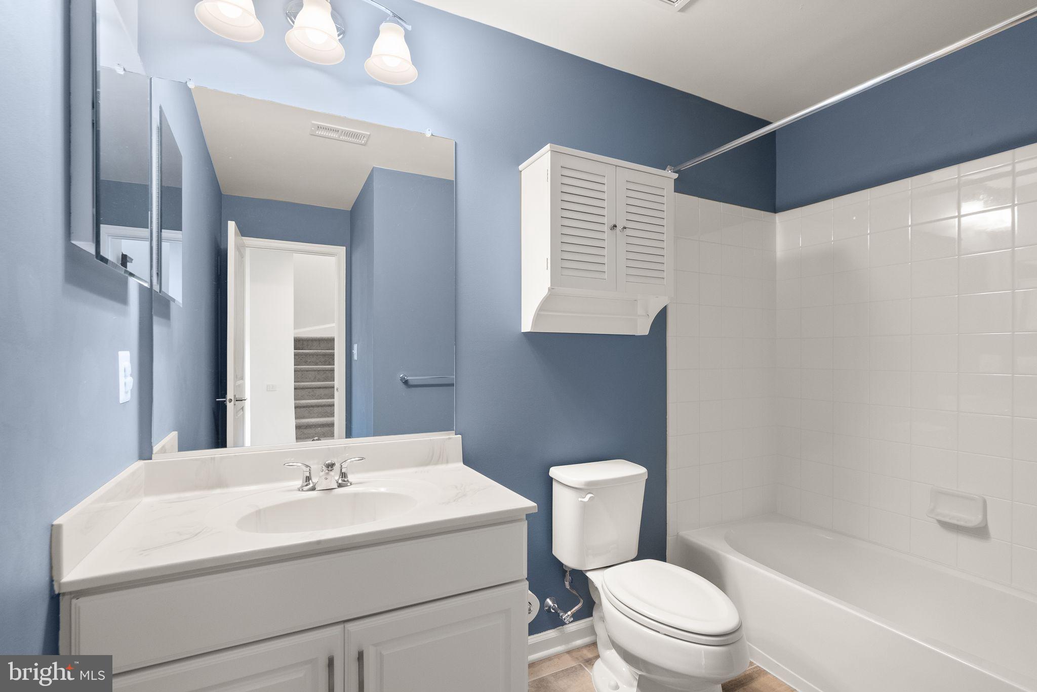 43192 HALKETT SQUARE