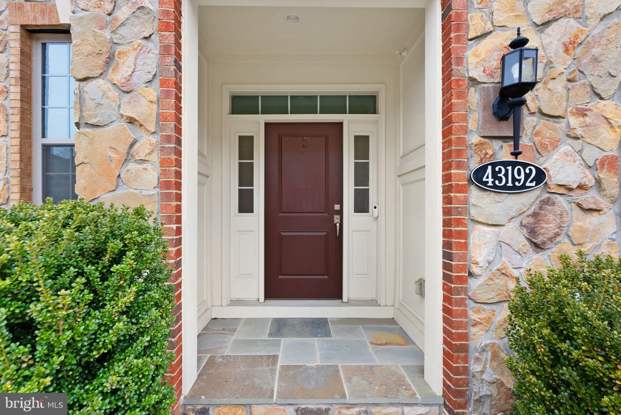 43192 HALKETT SQUARE