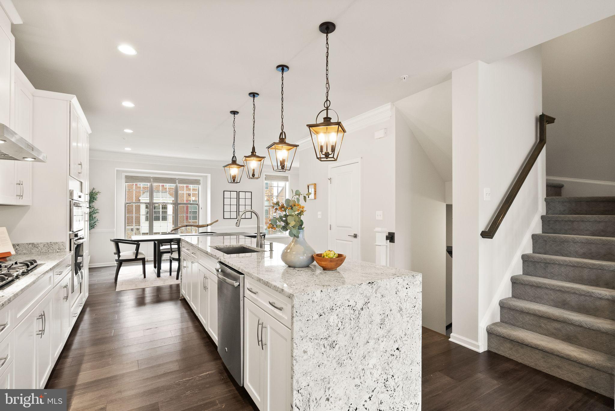 43192 HALKETT SQUARE