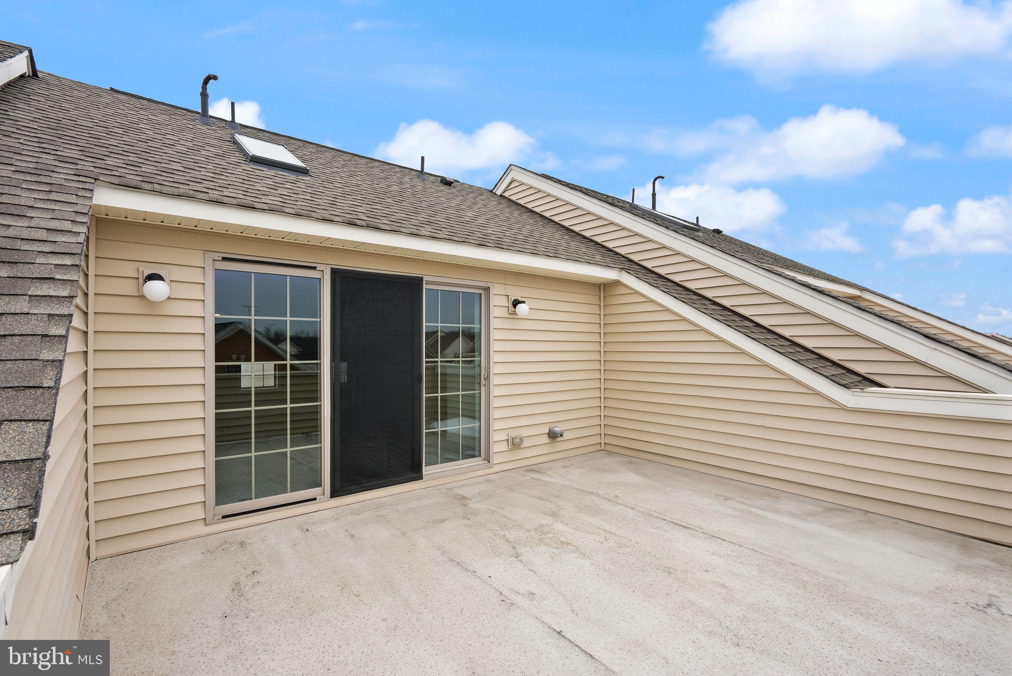 43192 HALKETT SQUARE