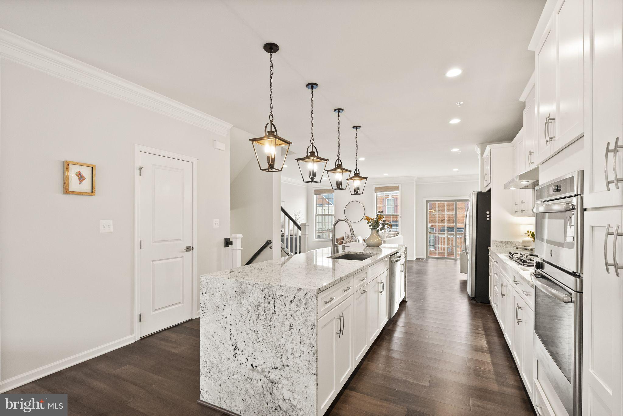 43192 HALKETT SQUARE