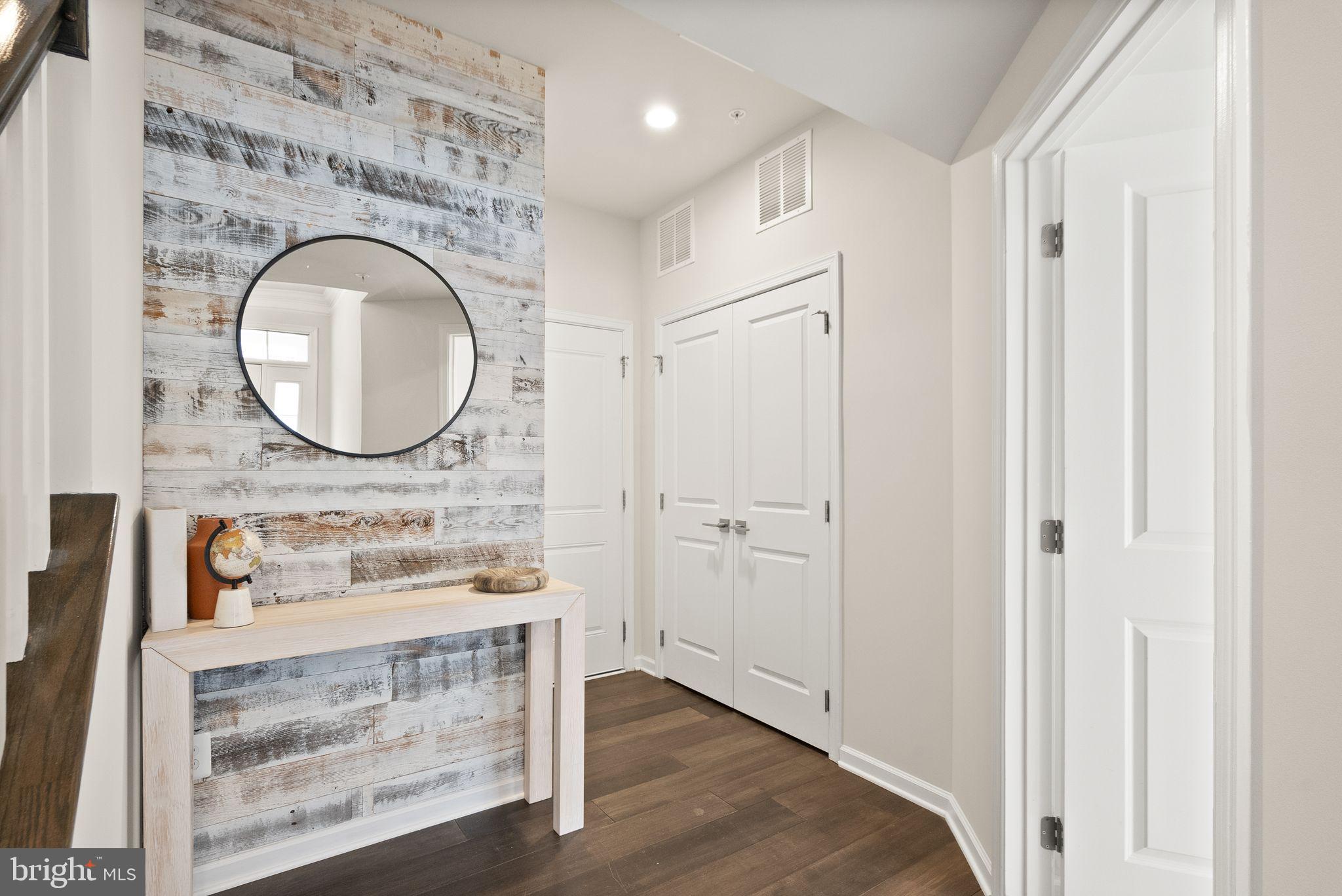 43192 HALKETT SQUARE