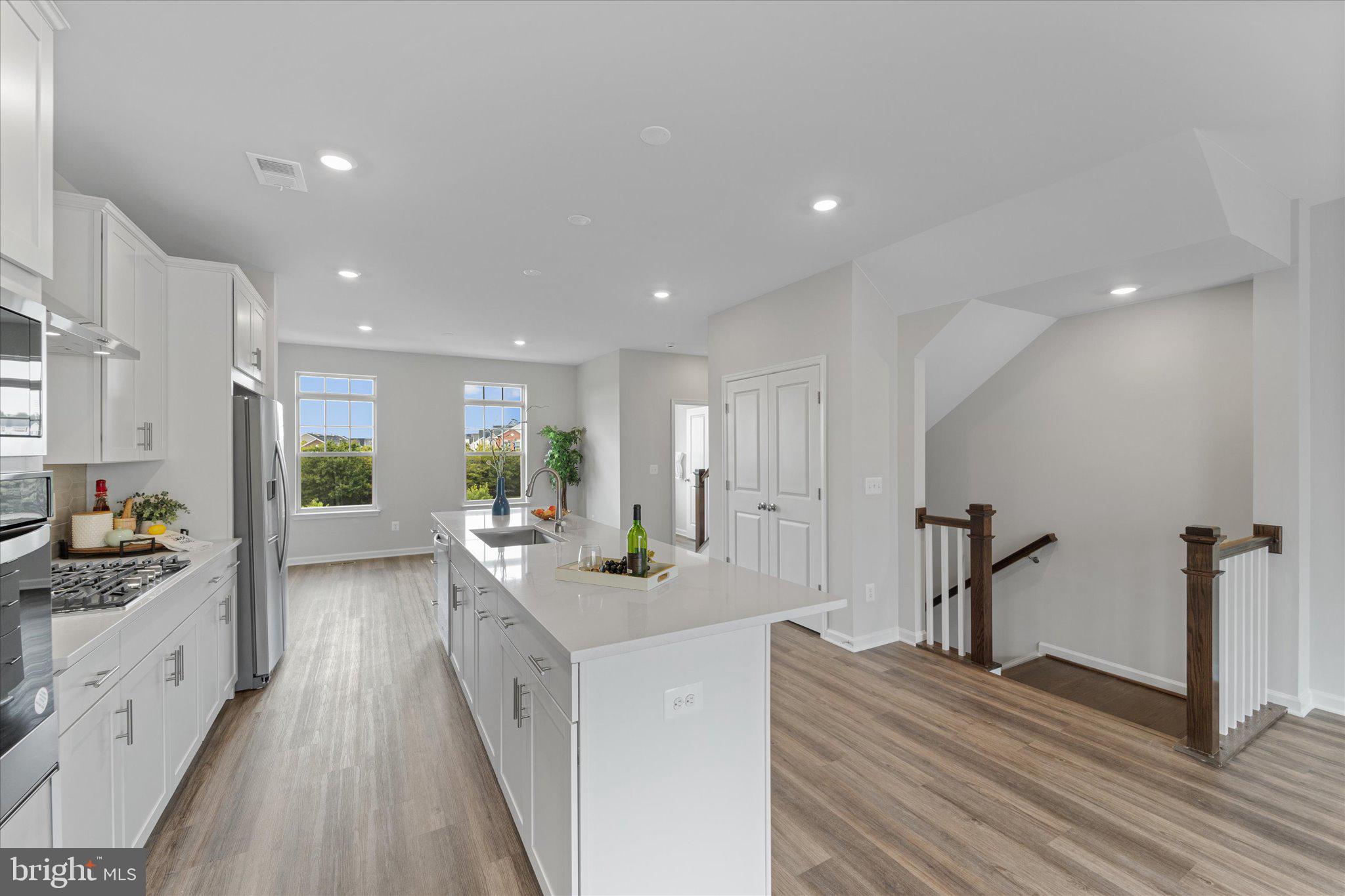 705 SAWBACK SQUARE NE