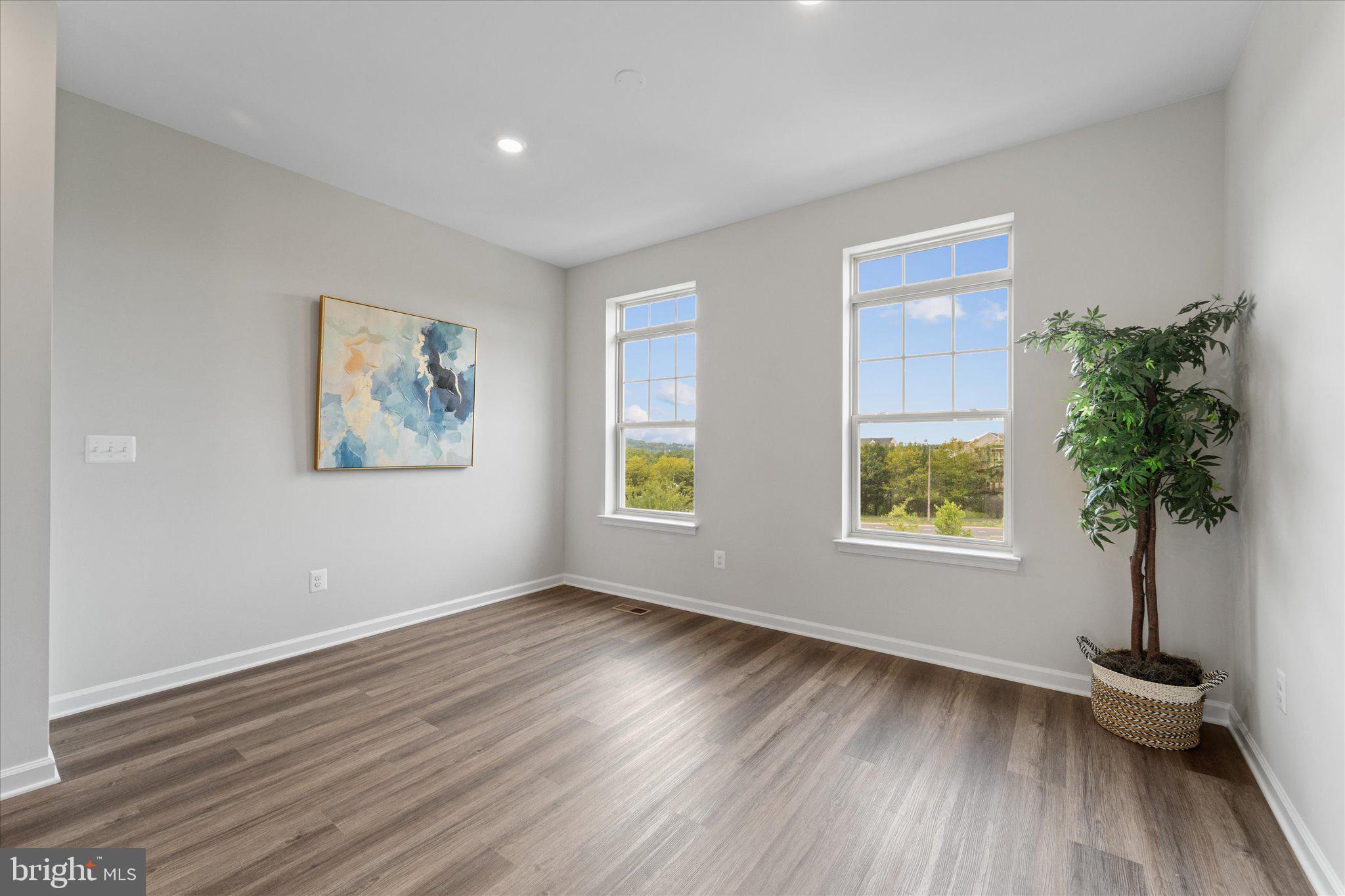 705 SAWBACK SQUARE NE