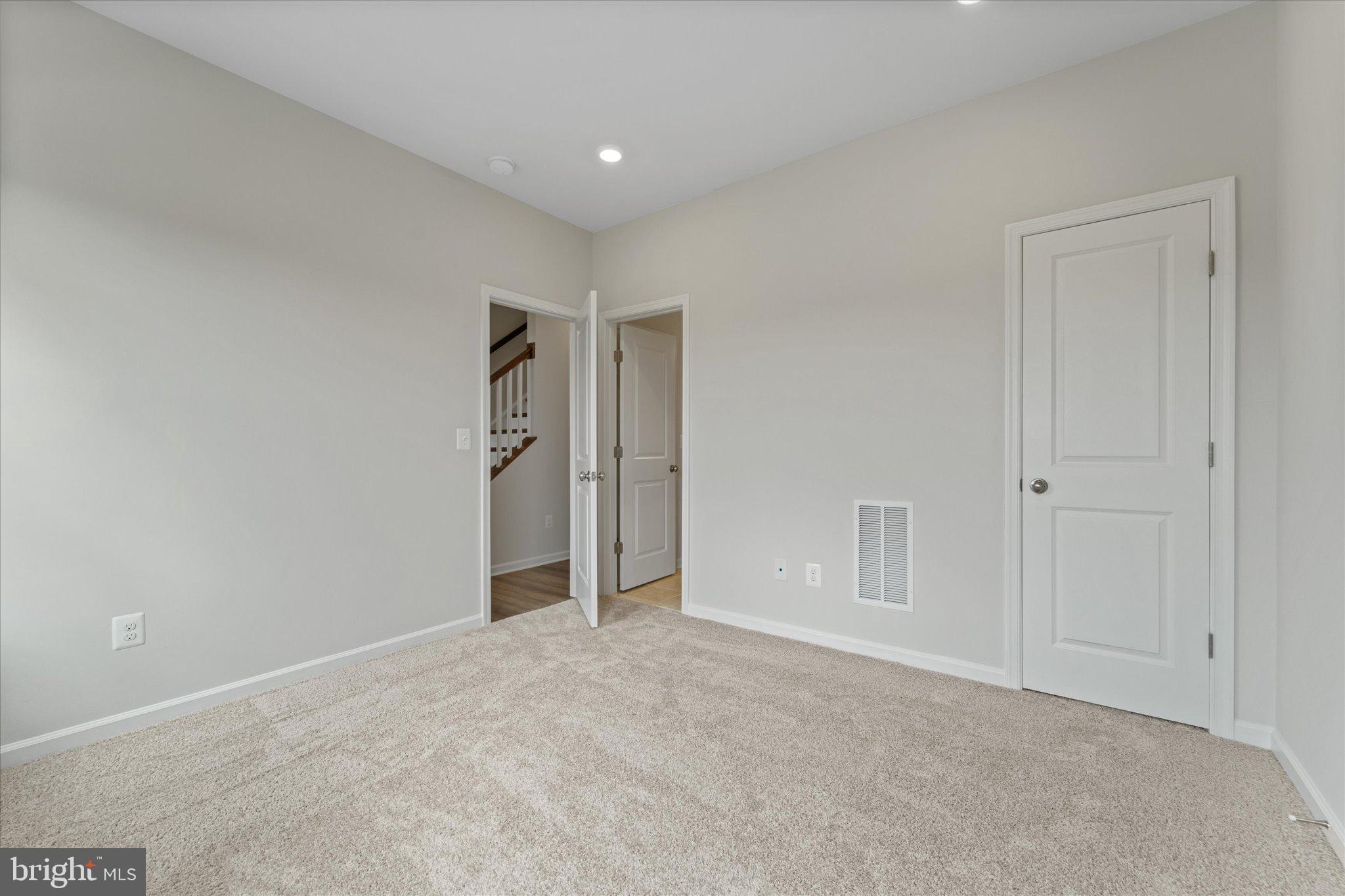 705 SAWBACK SQUARE NE