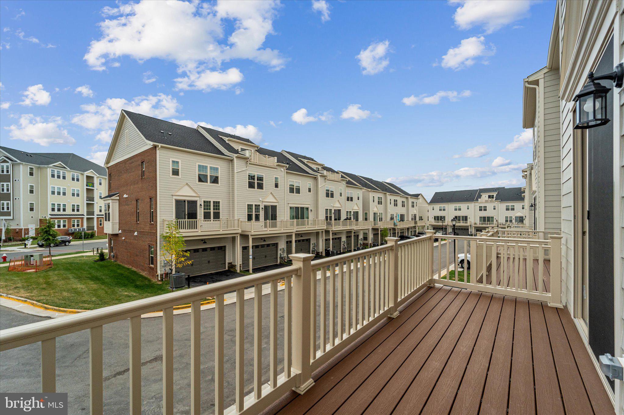 705 SAWBACK SQUARE NE