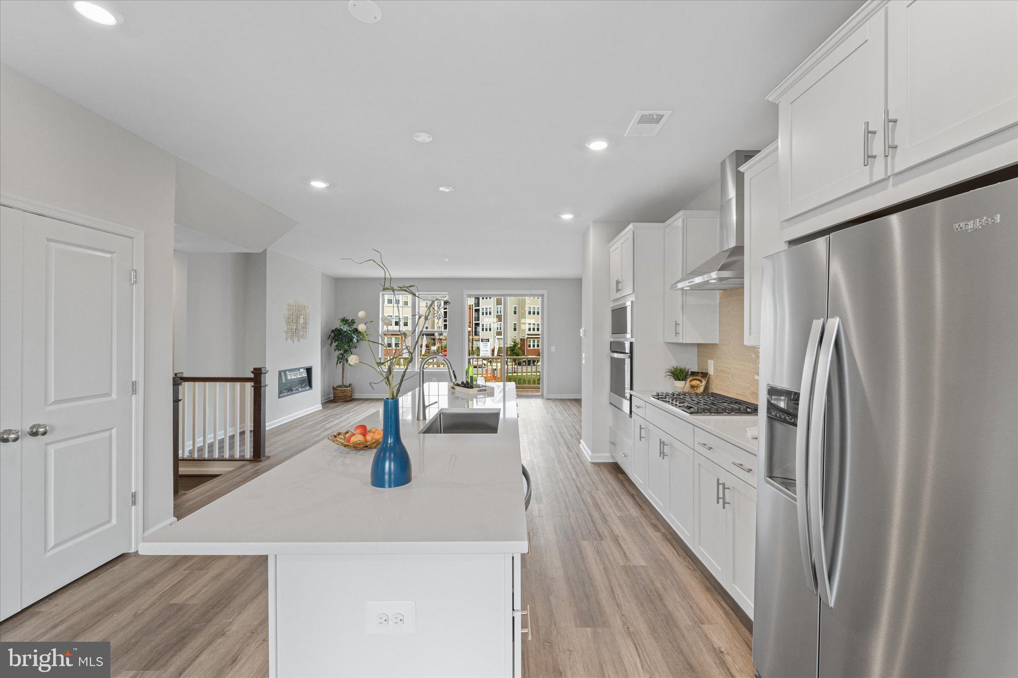 705 SAWBACK SQUARE NE