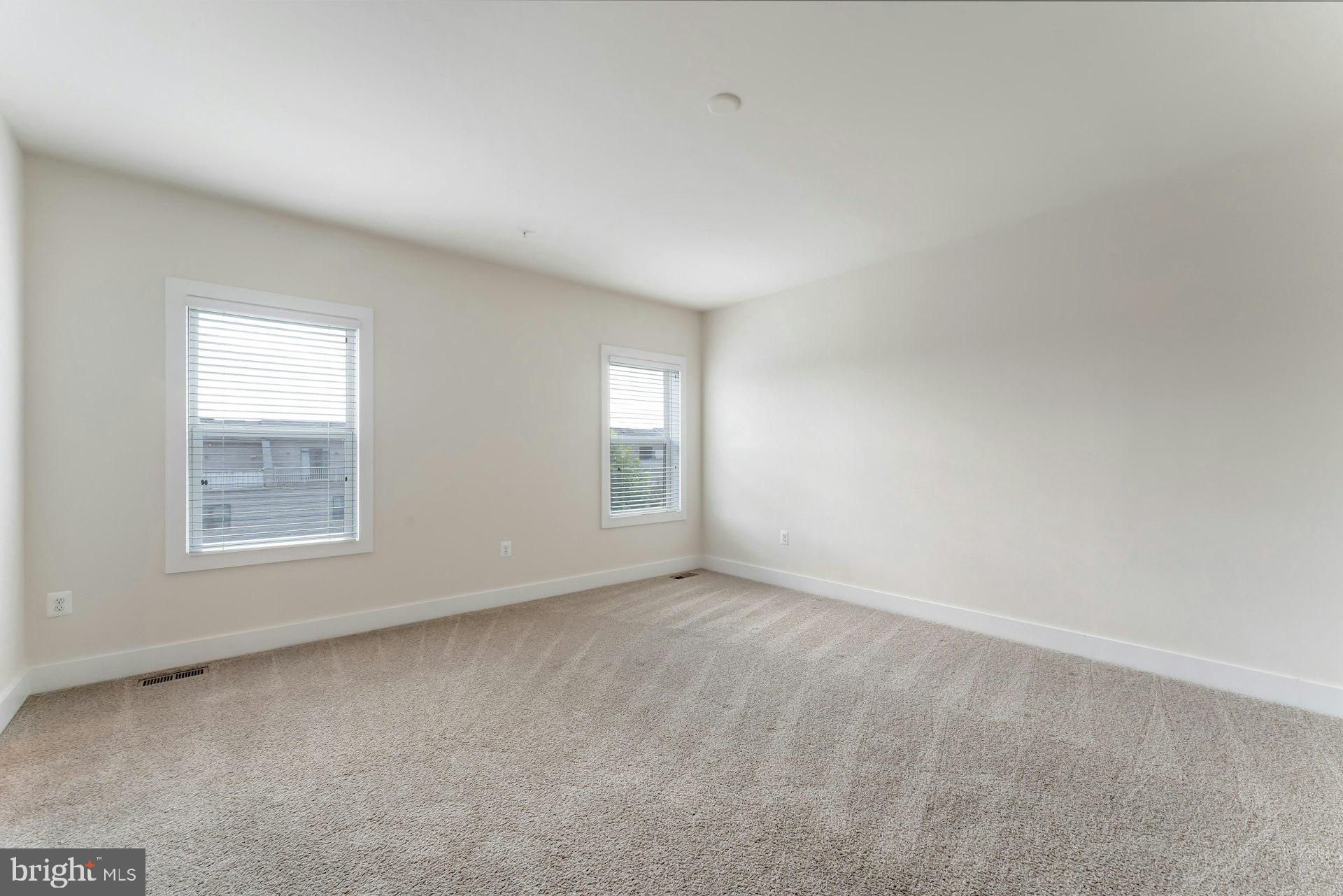 44750 TIVERTON SQUARE