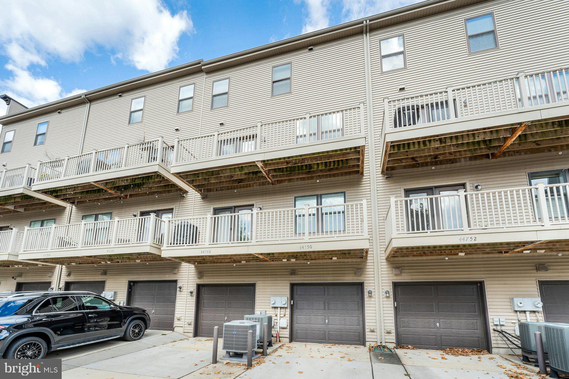 44750 TIVERTON SQUARE