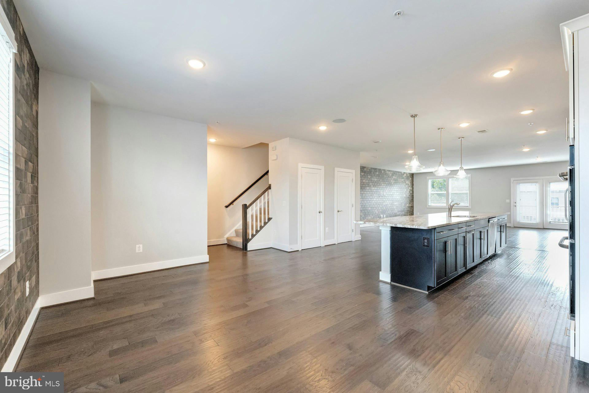 44750 TIVERTON SQUARE