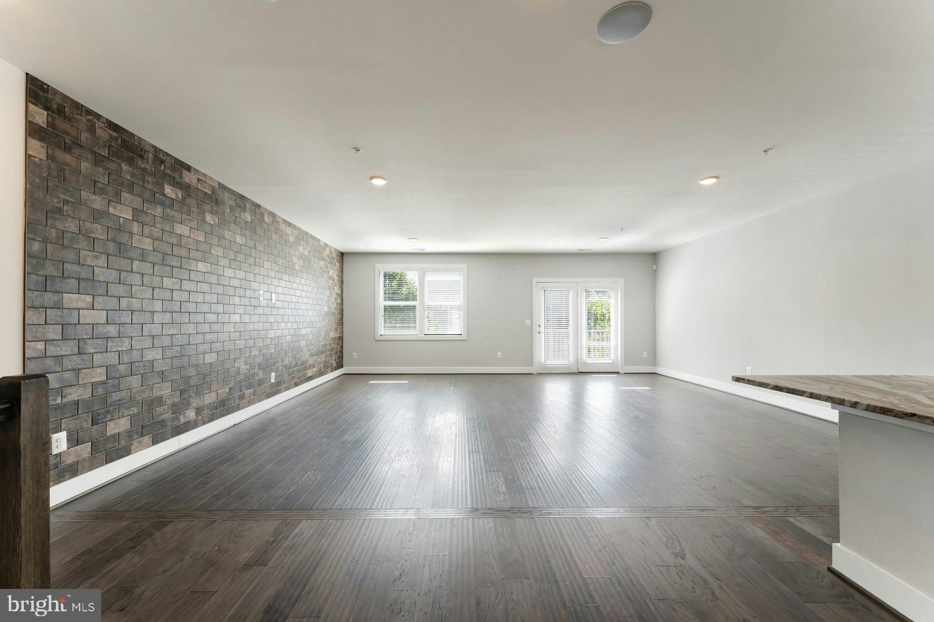 44750 TIVERTON SQUARE