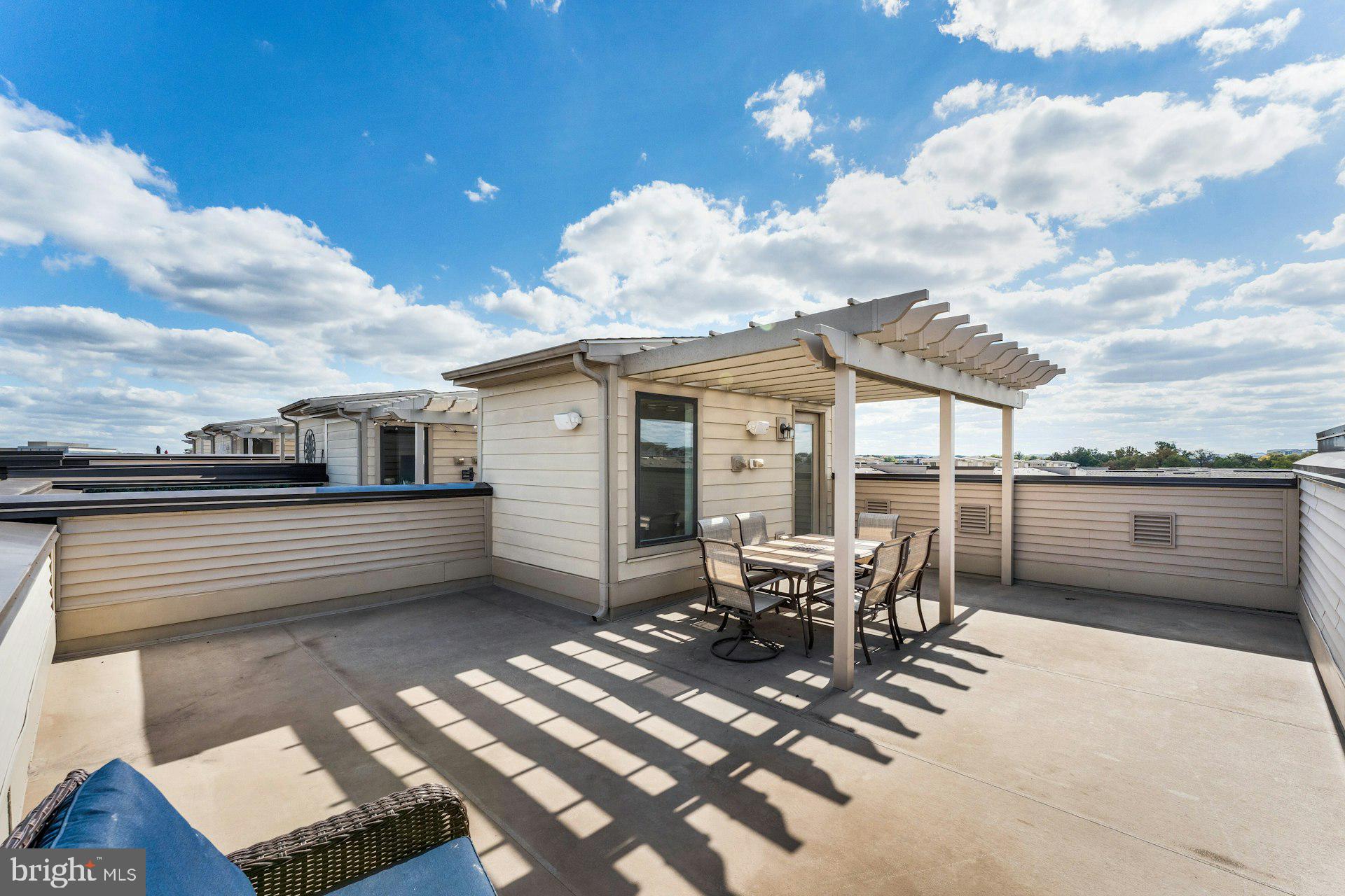 44750 TIVERTON SQUARE