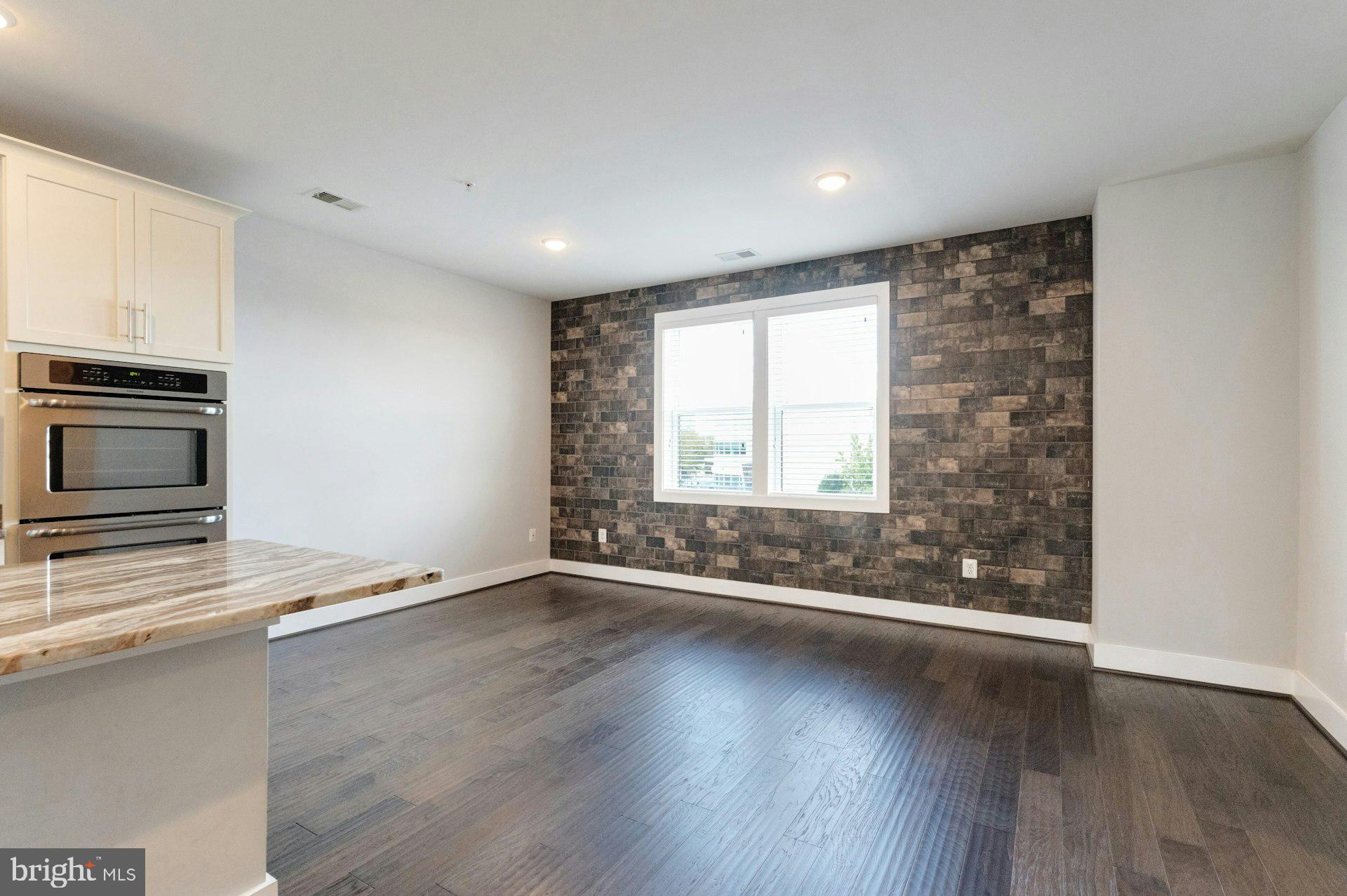 44750 TIVERTON SQUARE