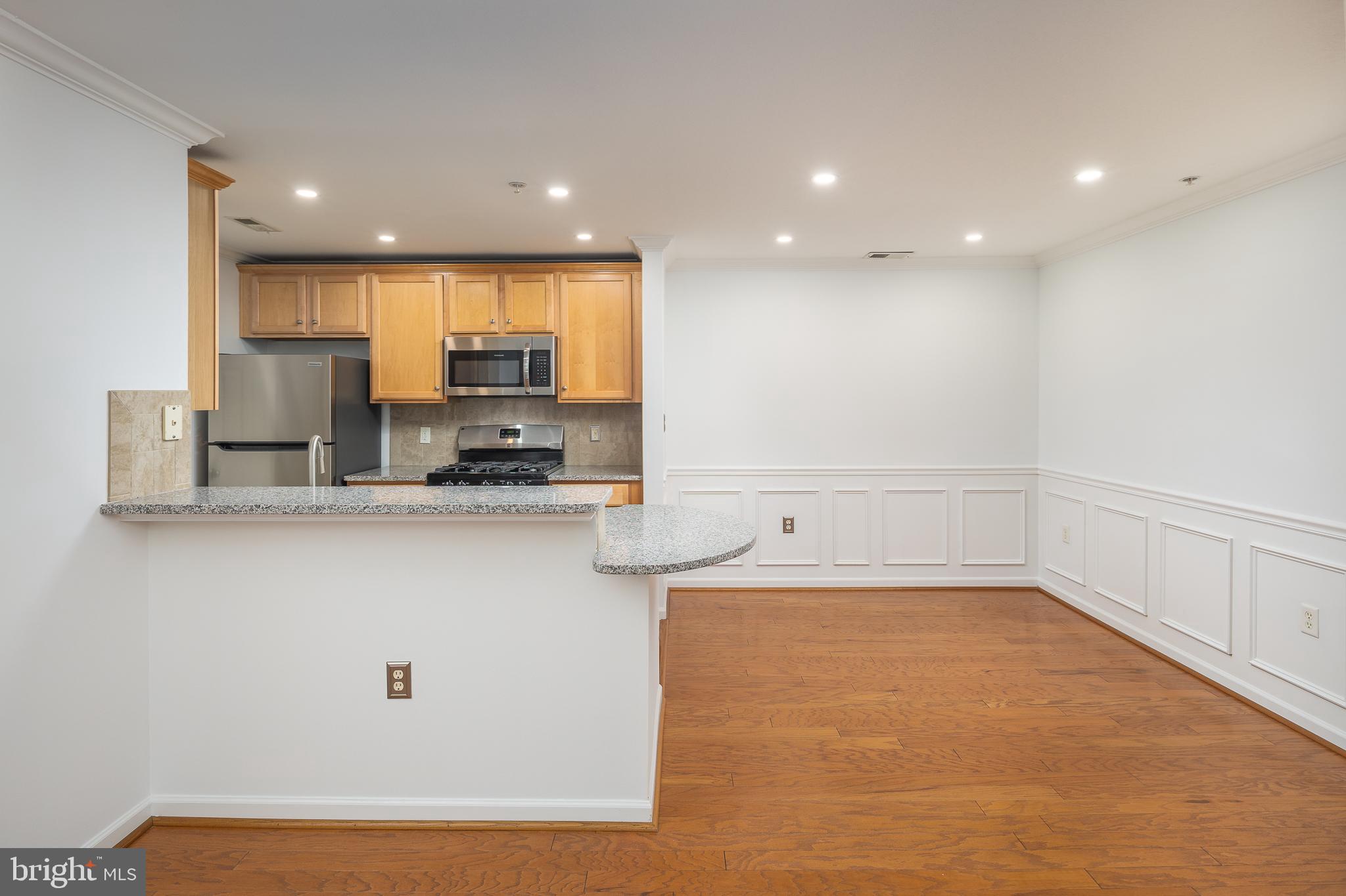 512 SUNSET VIEW TERRACE SE 402