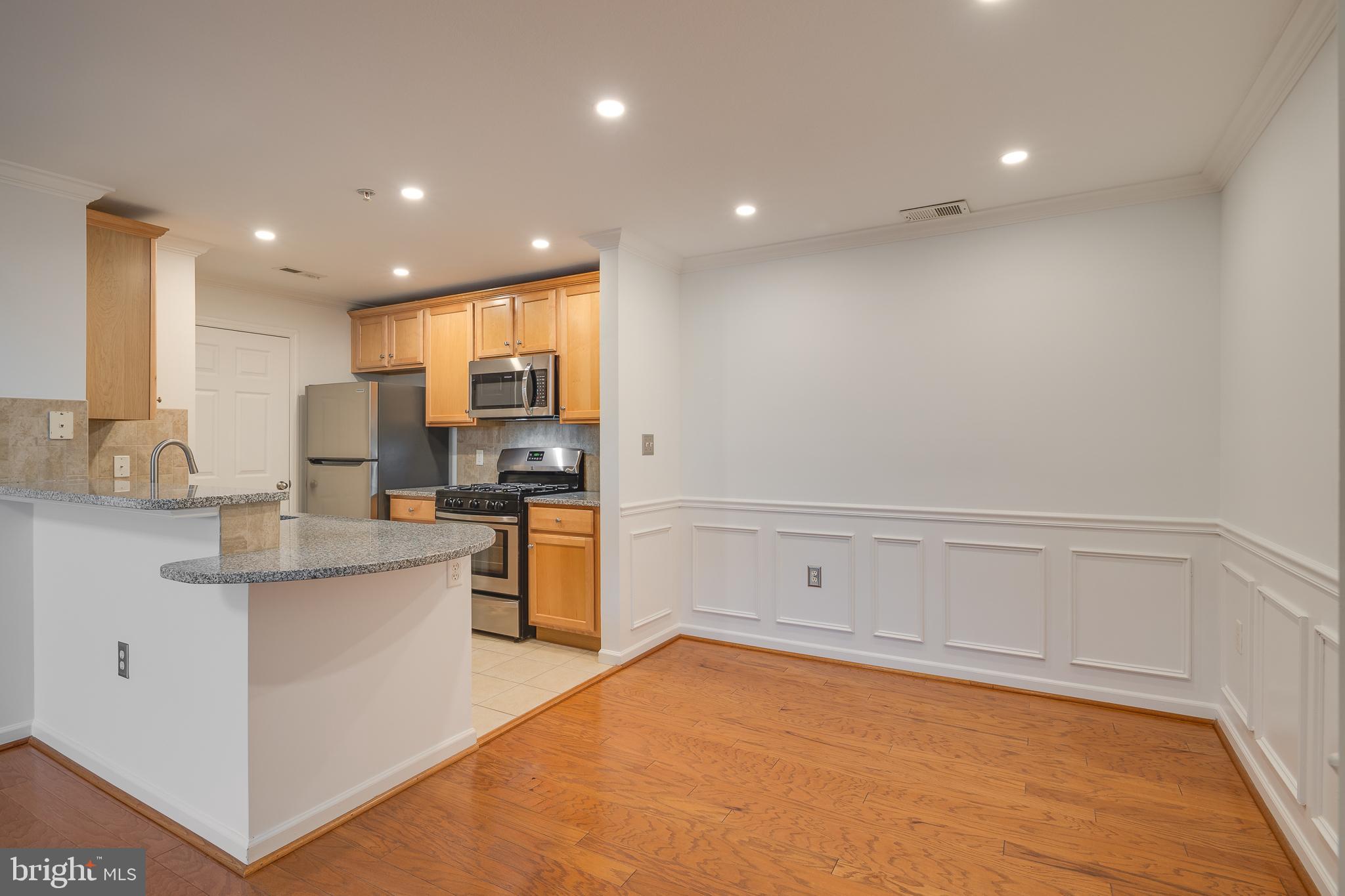 512 SUNSET VIEW TERRACE SE 402