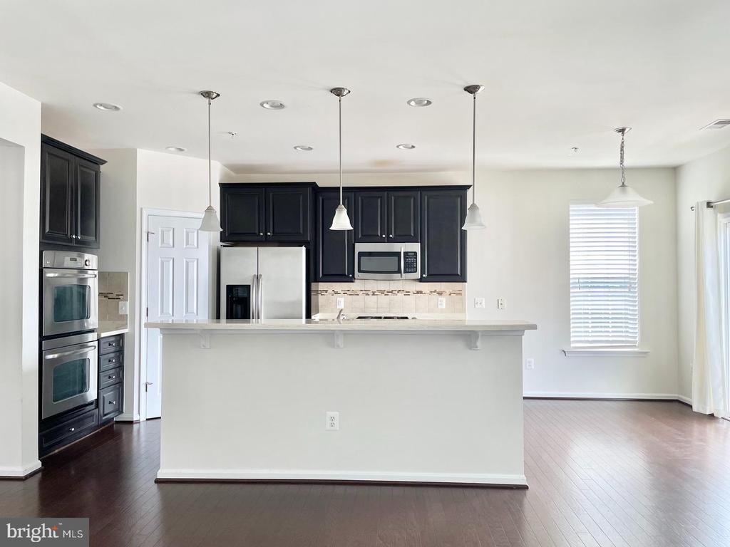 43913 CENTERGATE DRIVE