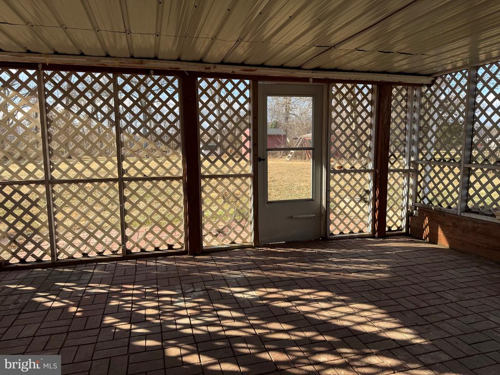 19560 SMITH CIRCLE