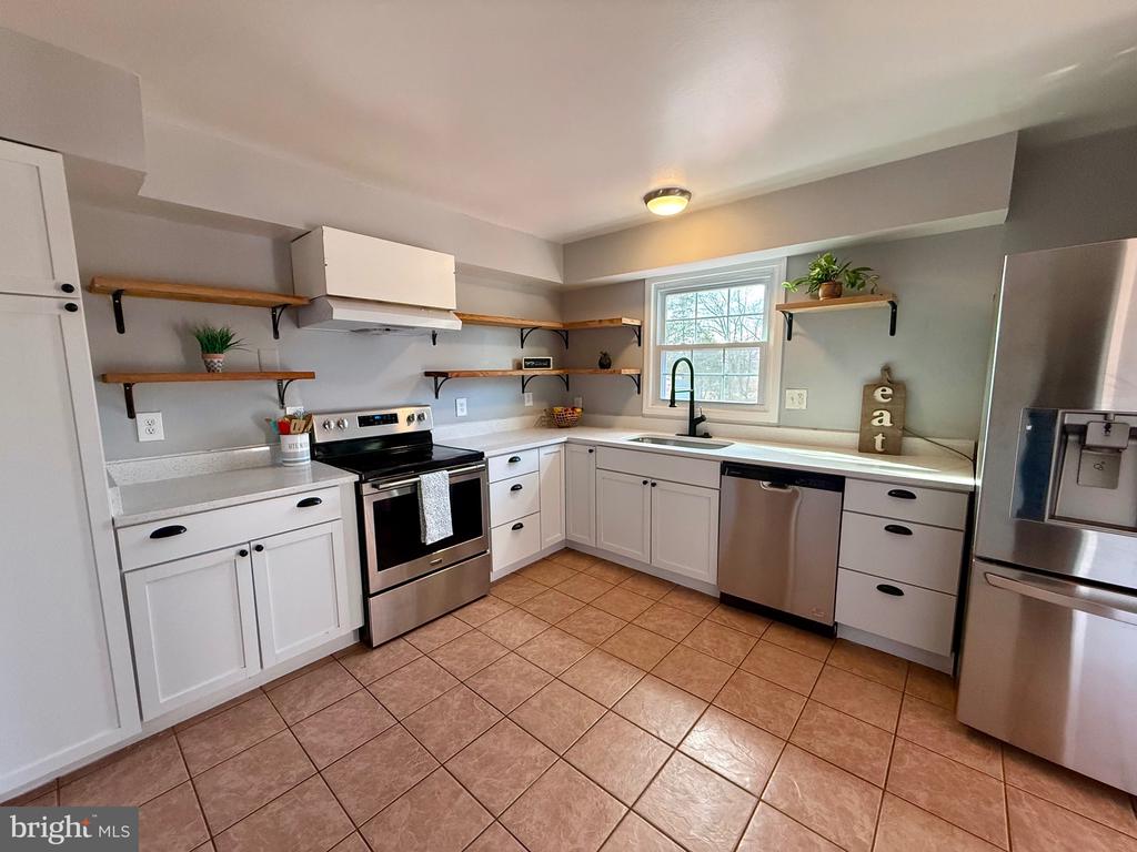19560 SMITH CIRCLE