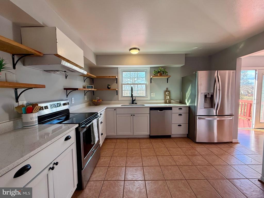 19560 SMITH CIRCLE