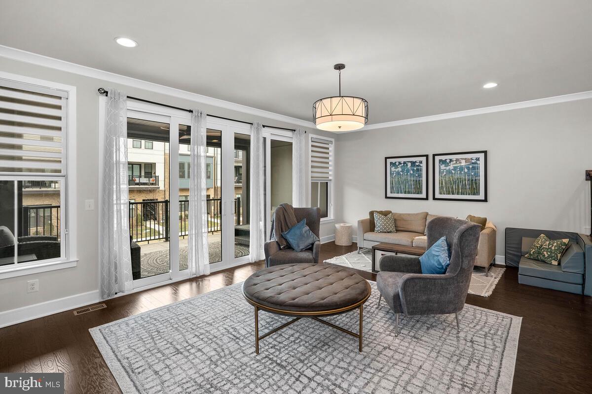 23049 COTTONWILLOW SQUARE