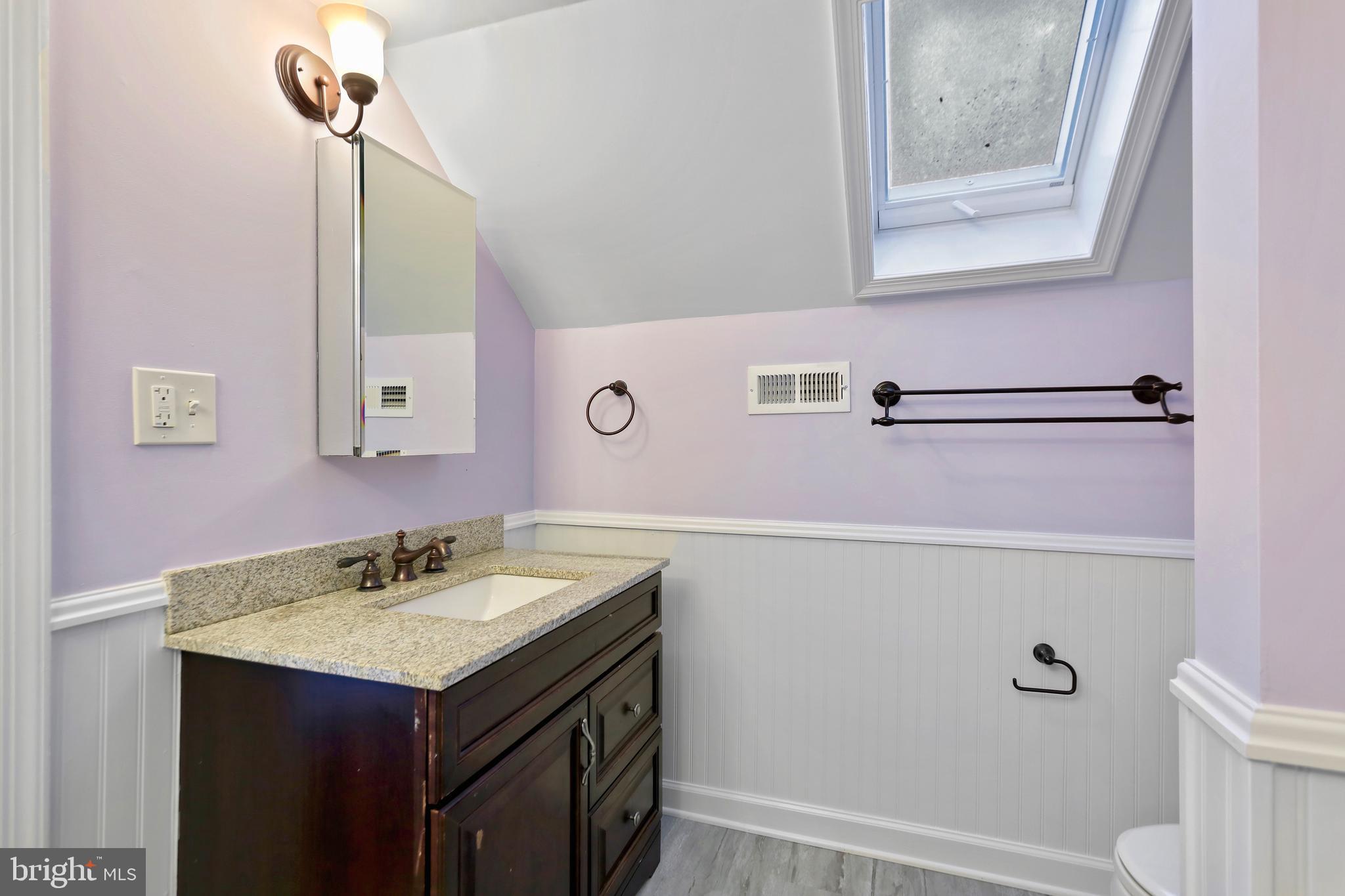 391 E COLONIAL HIGHWAY