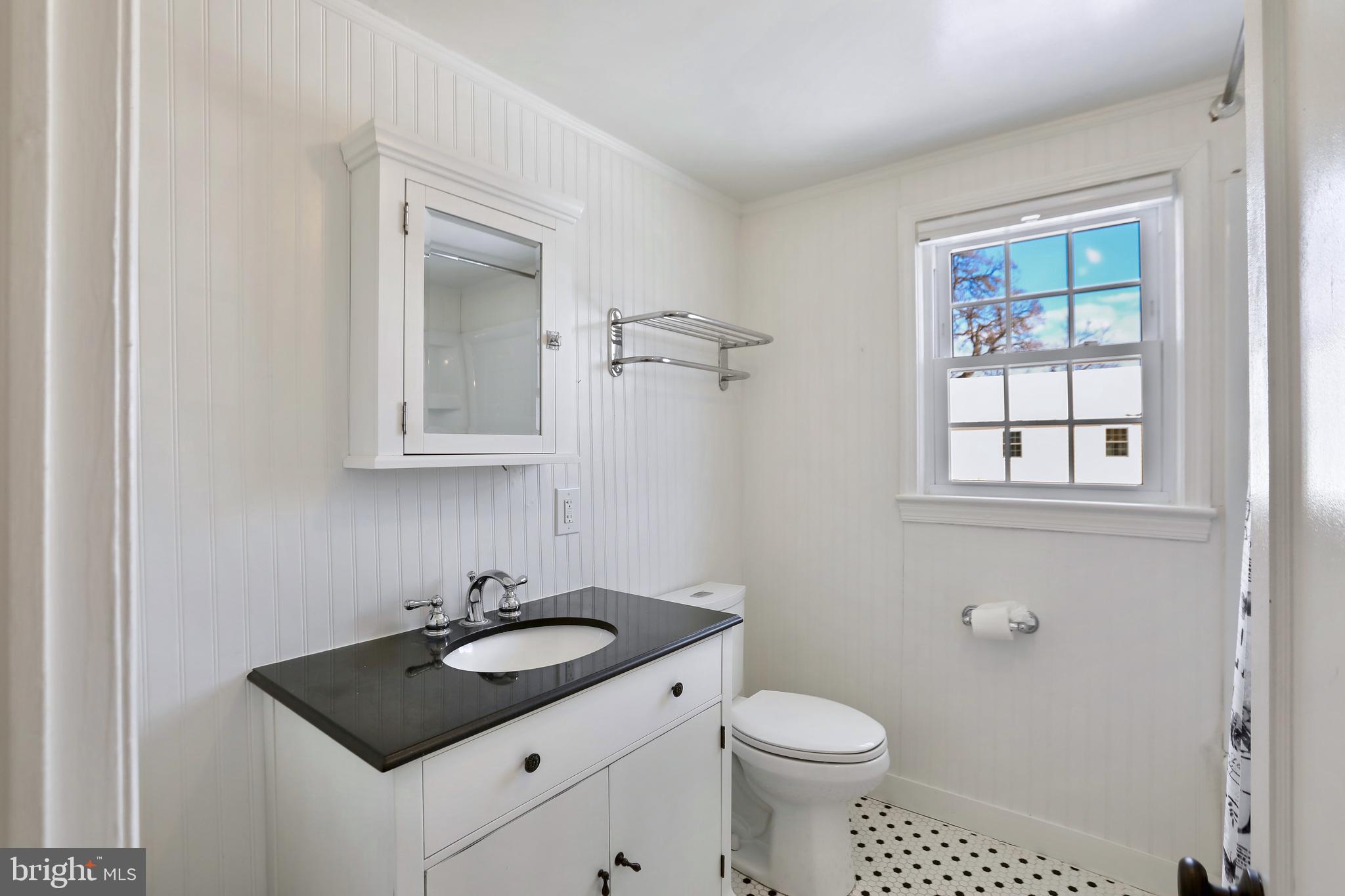 391 E COLONIAL HIGHWAY