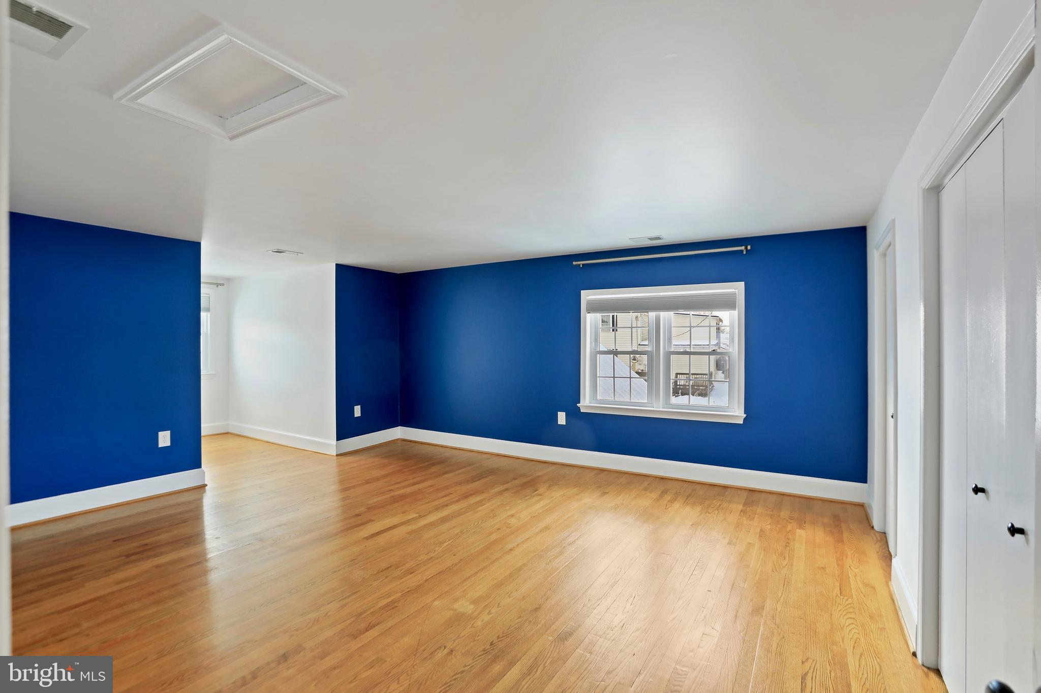 391 E COLONIAL HIGHWAY