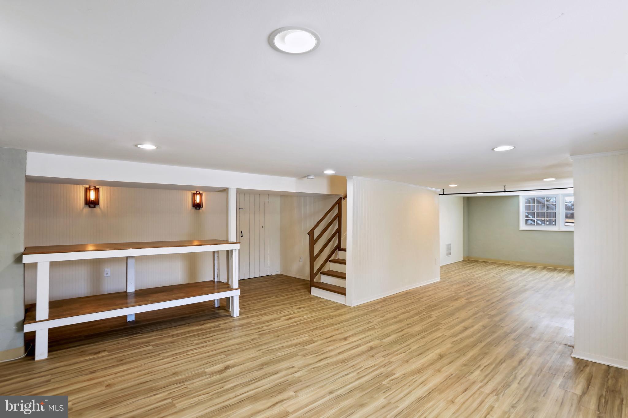 391 E COLONIAL HIGHWAY