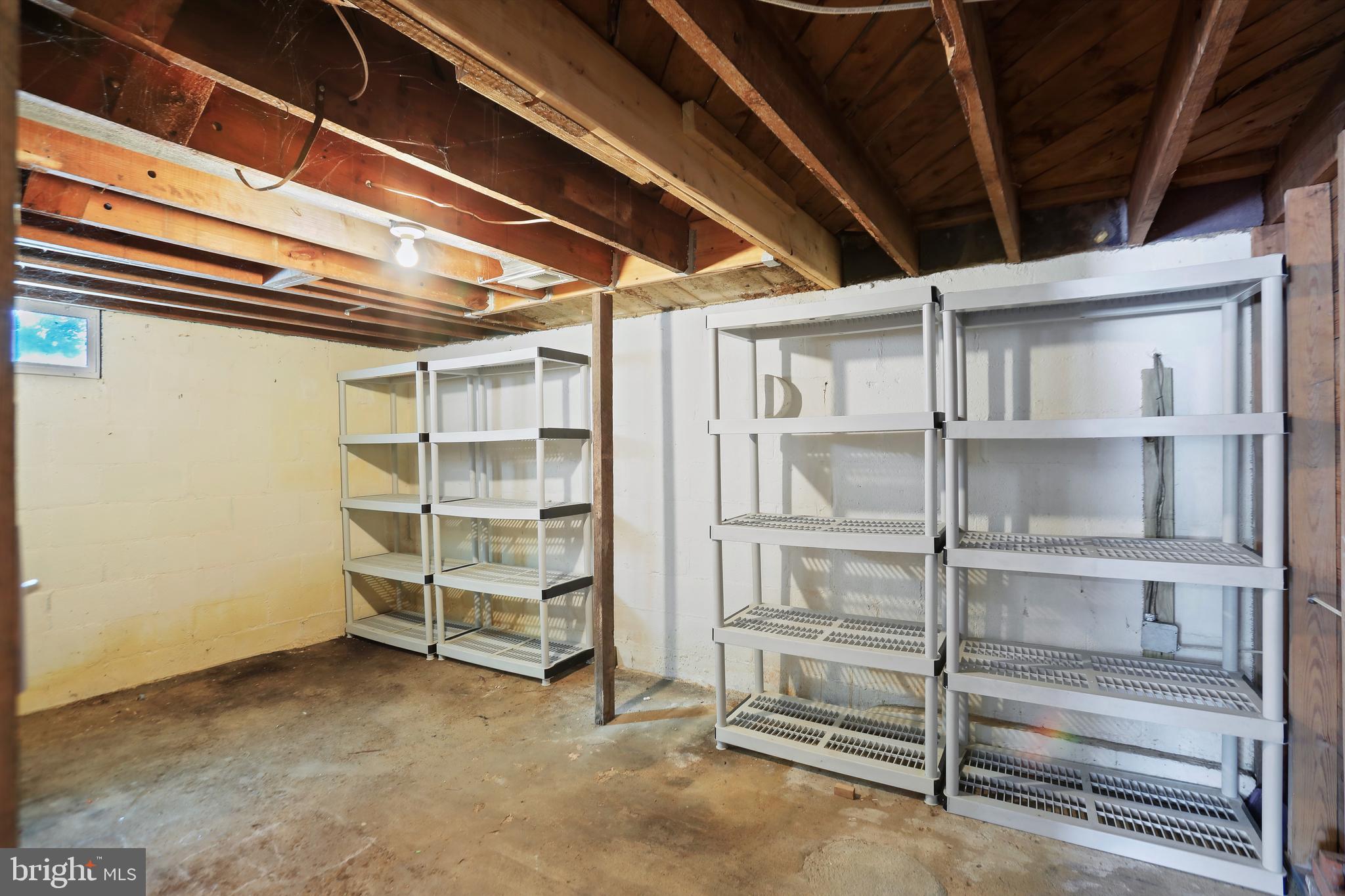 391 E COLONIAL HIGHWAY