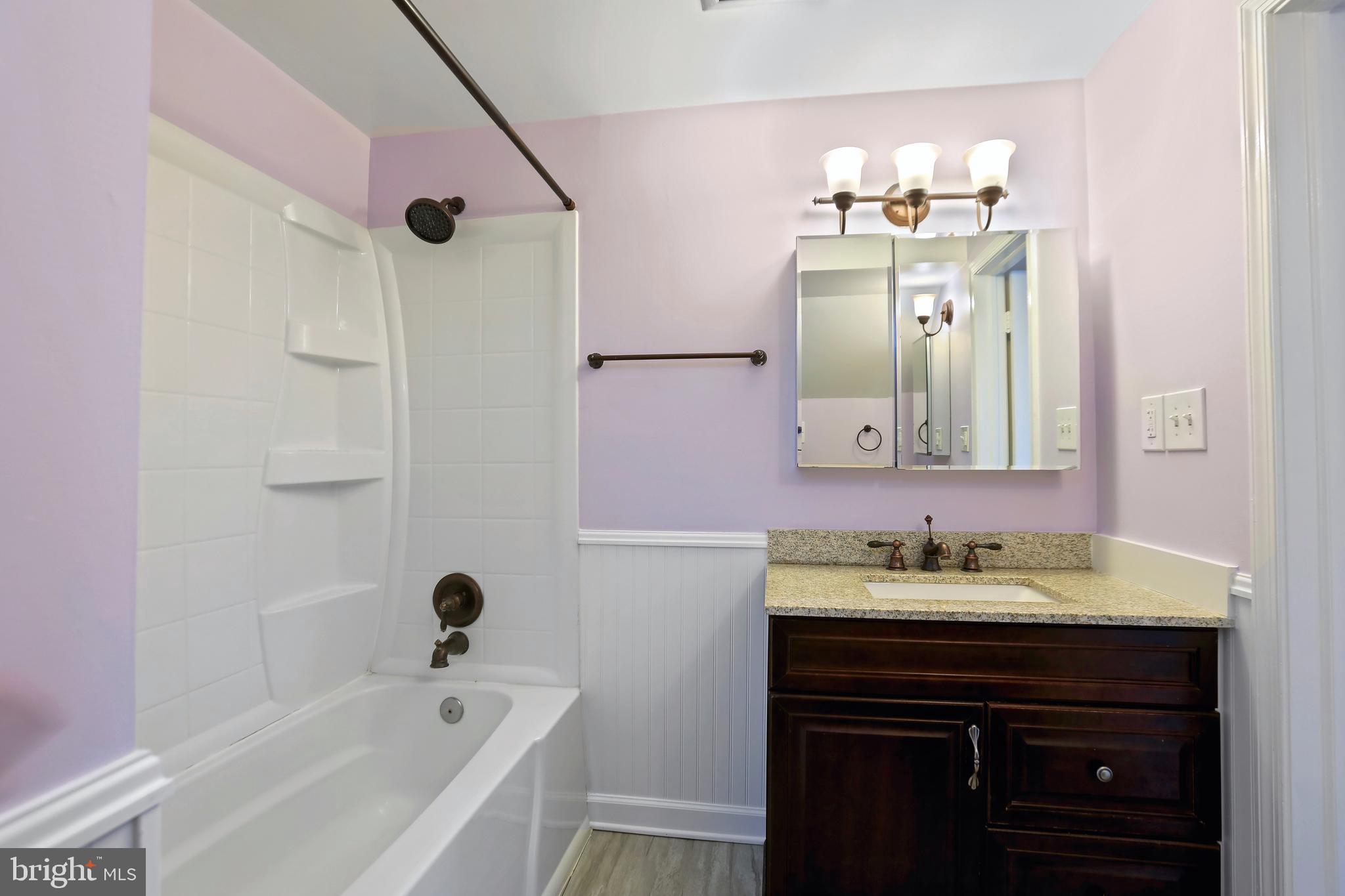 391 E COLONIAL HIGHWAY